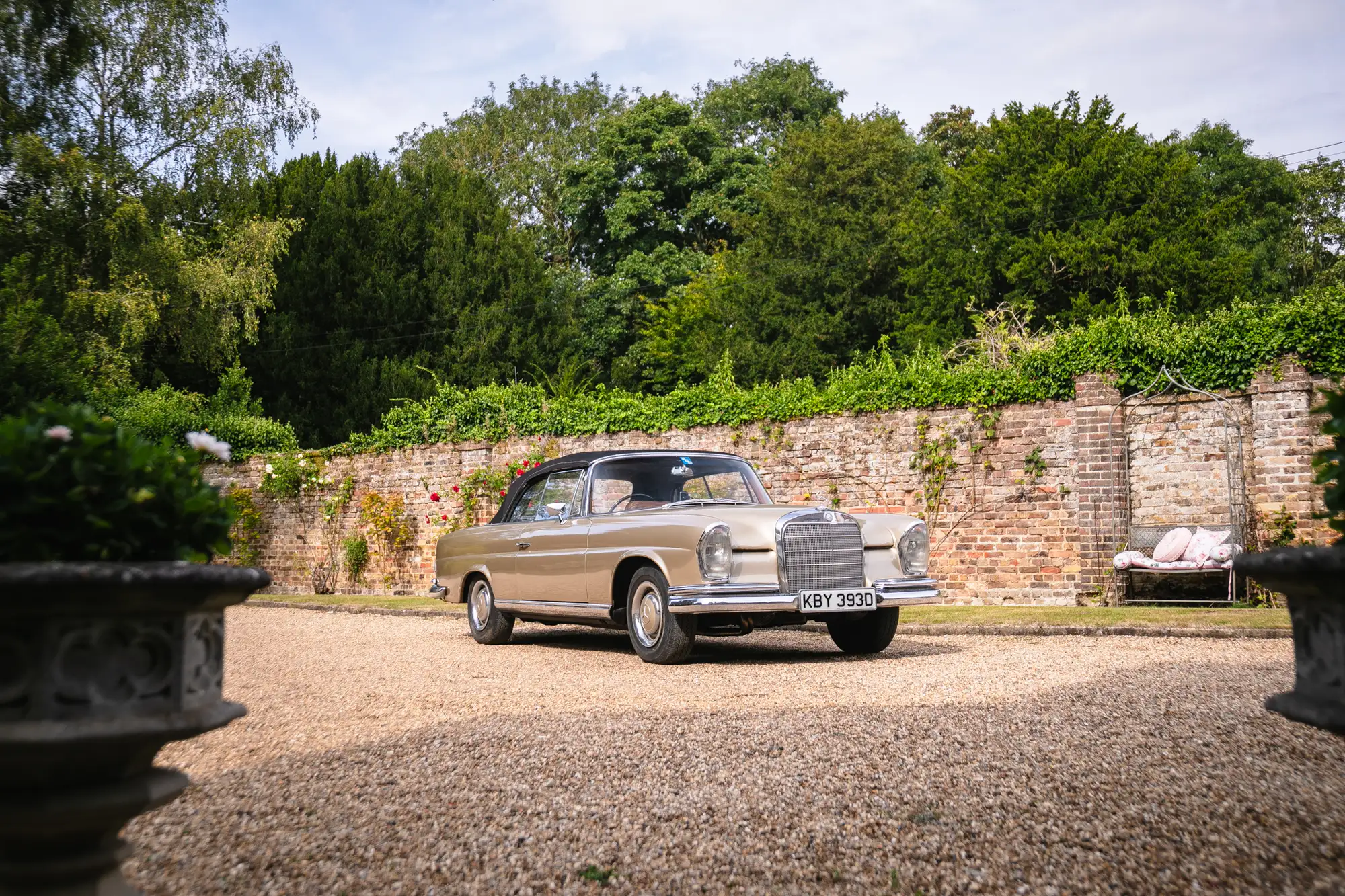1966 Mercedes-Benz 250SE Cabriolet-Sold