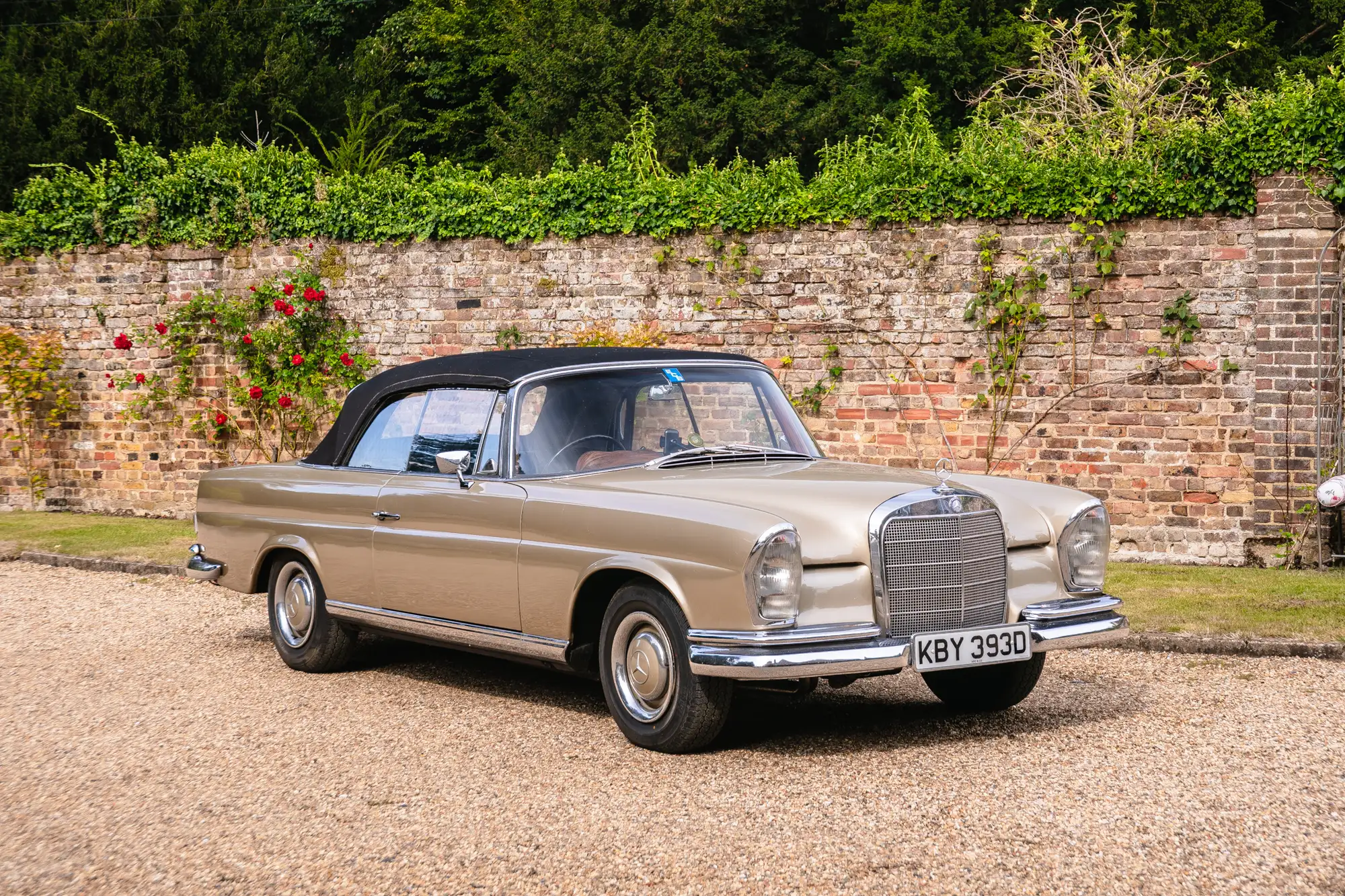 1966 Mercedes-Benz 250SE Cabriolet-Sold