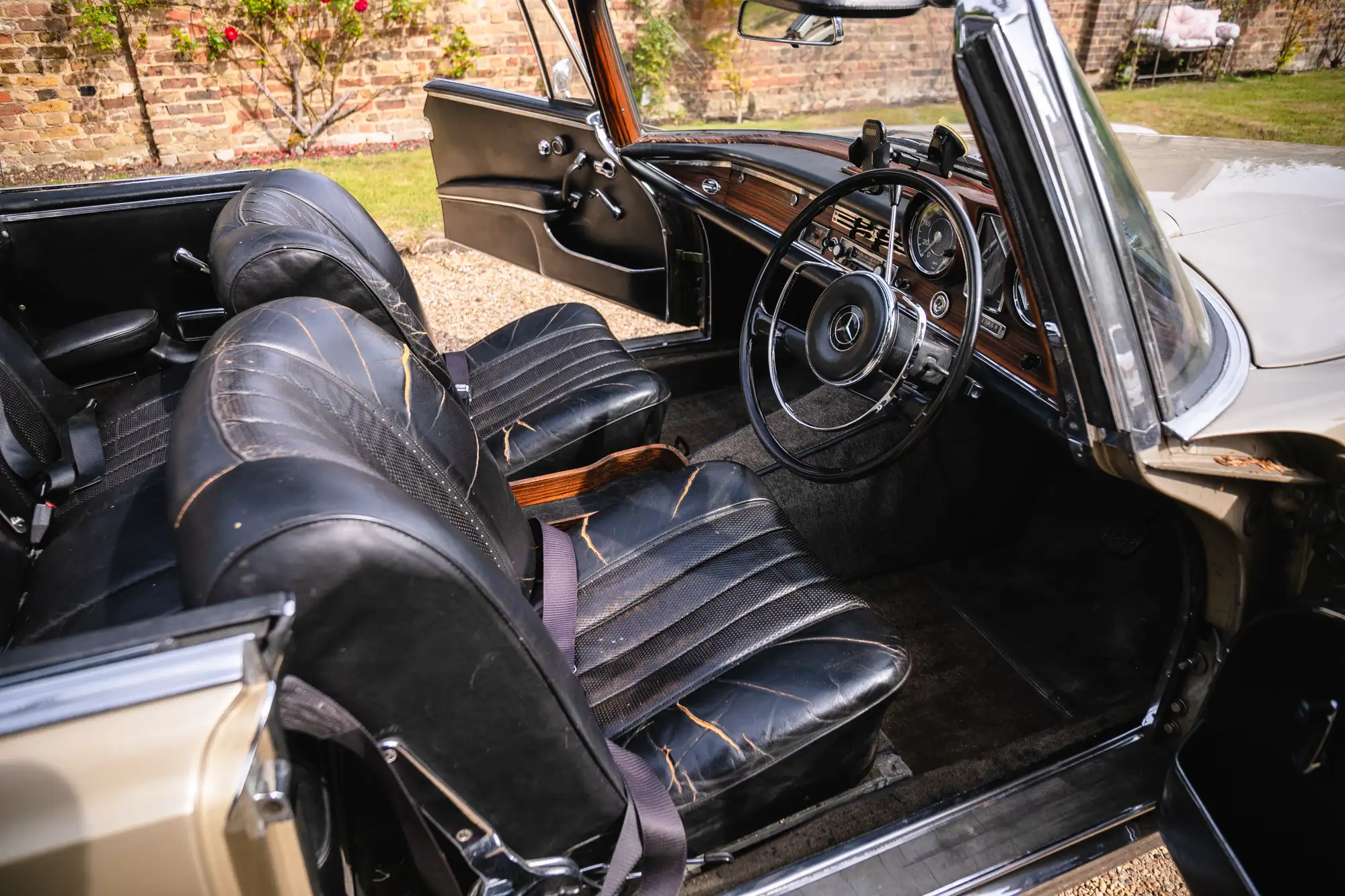 1966 Mercedes-Benz 250SE Cabriolet-Sold