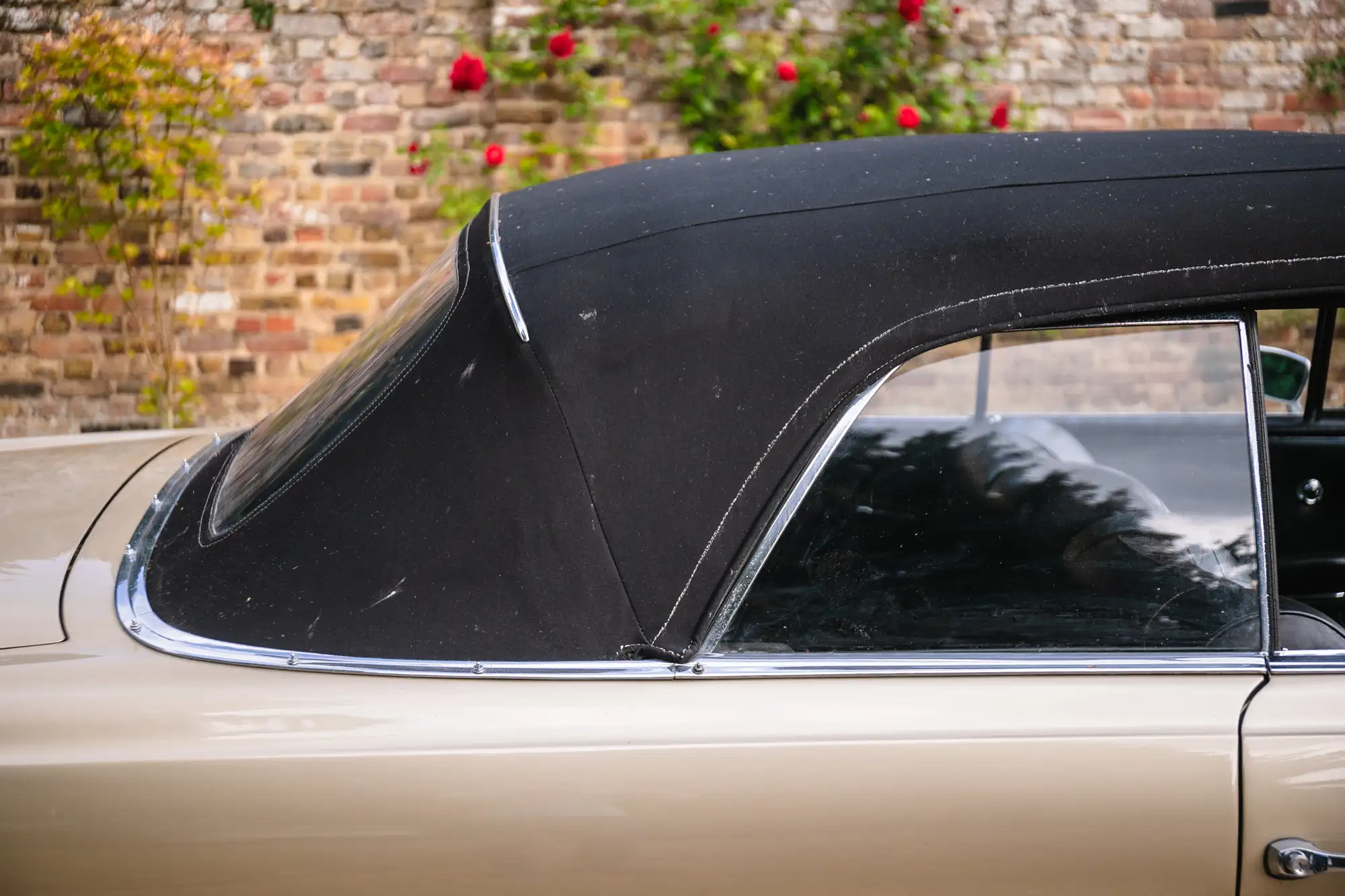 1966 Mercedes-Benz 250SE Cabriolet-Sold