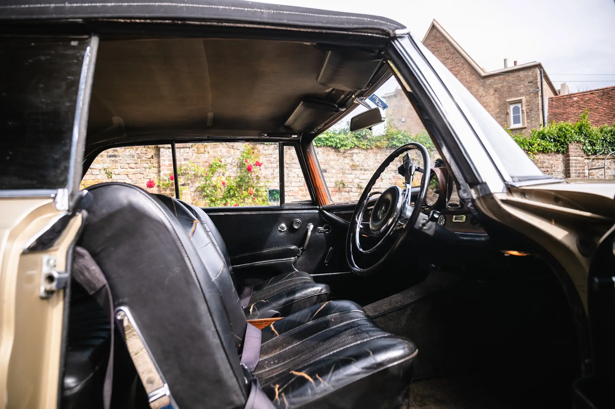 1966 Mercedes-Benz 250SE Cabriolet-Sold