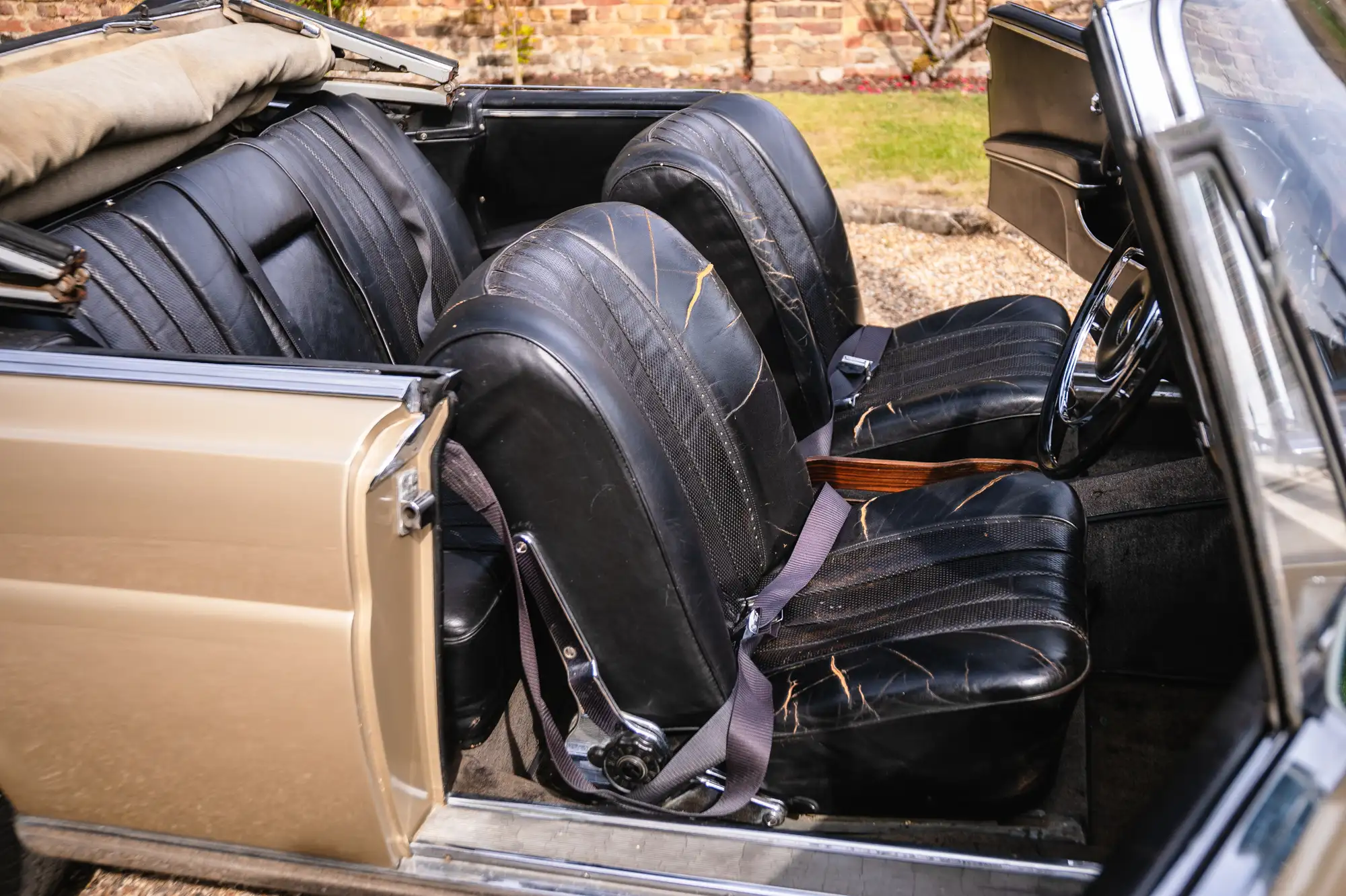 1966 Mercedes-Benz 250SE Cabriolet-Sold