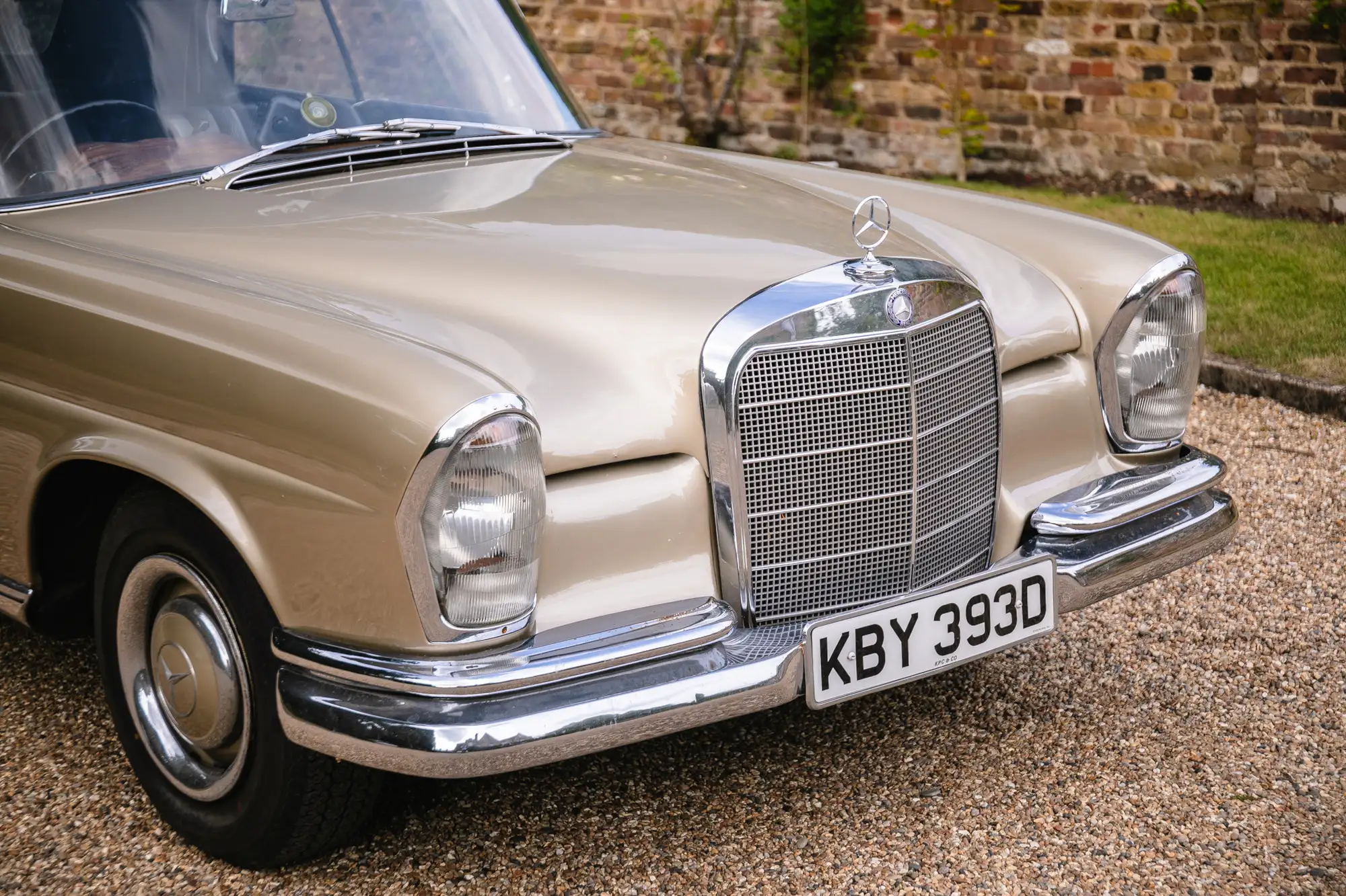 1966 Mercedes-Benz 250SE Cabriolet-Sold