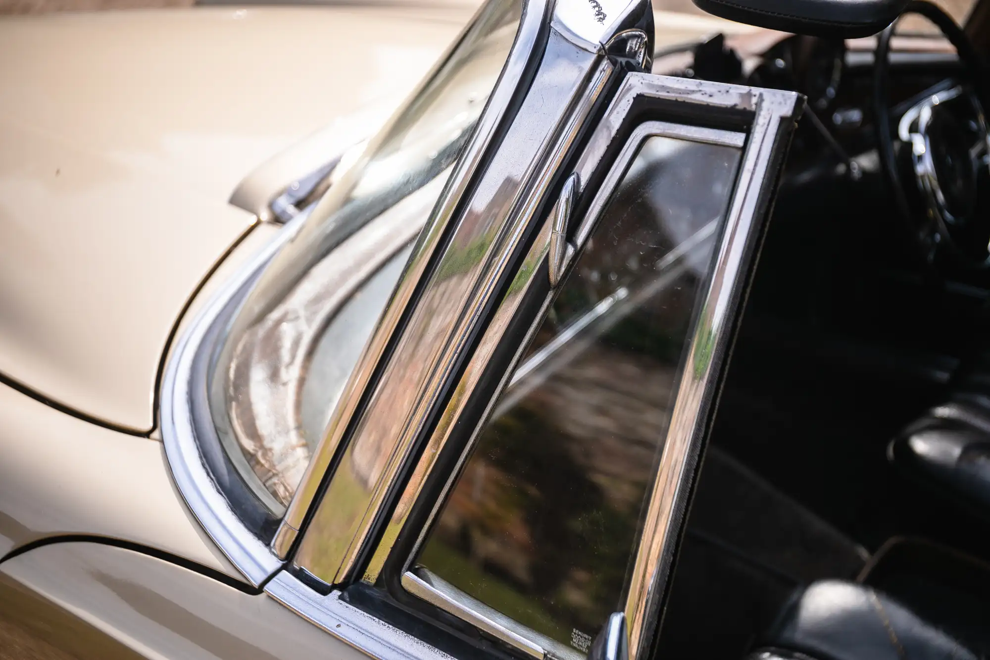 1966 Mercedes-Benz 250SE Cabriolet-Sold