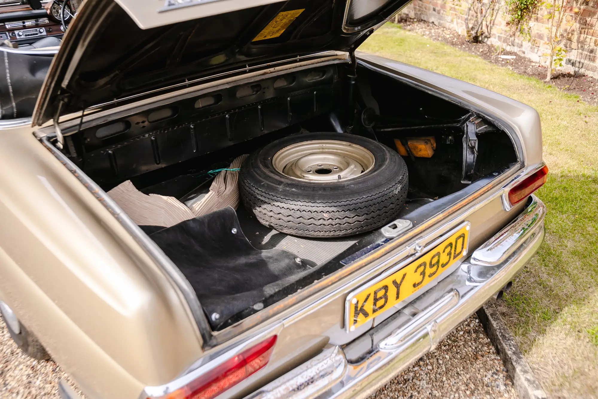 1966 Mercedes-Benz 250SE Cabriolet-Sold