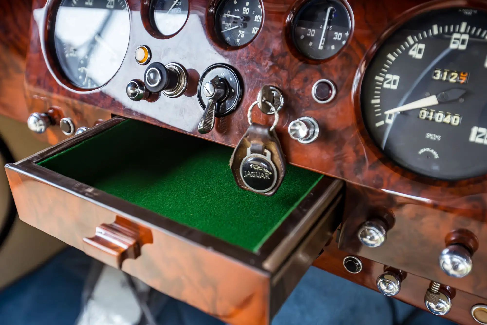 1950 Jaguar Mk V Drophead Coupé-Sold