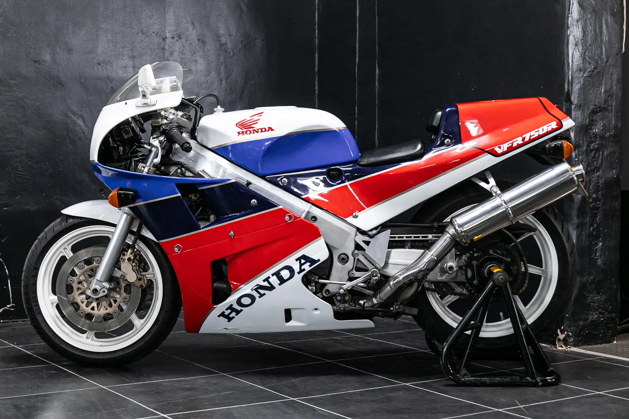 Honda VFR750R Type NC30 748cc-Sold