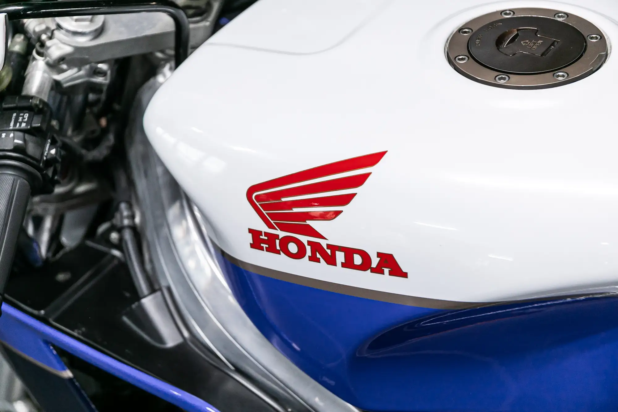 Honda VFR750R Type NC30 748cc-Sold