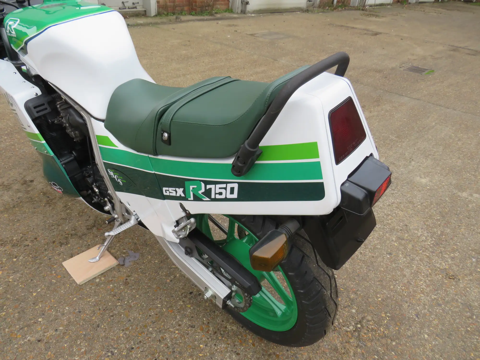 1985 Suzuki GSX-R750F Skoal Bandit Replica 748cc-Sold