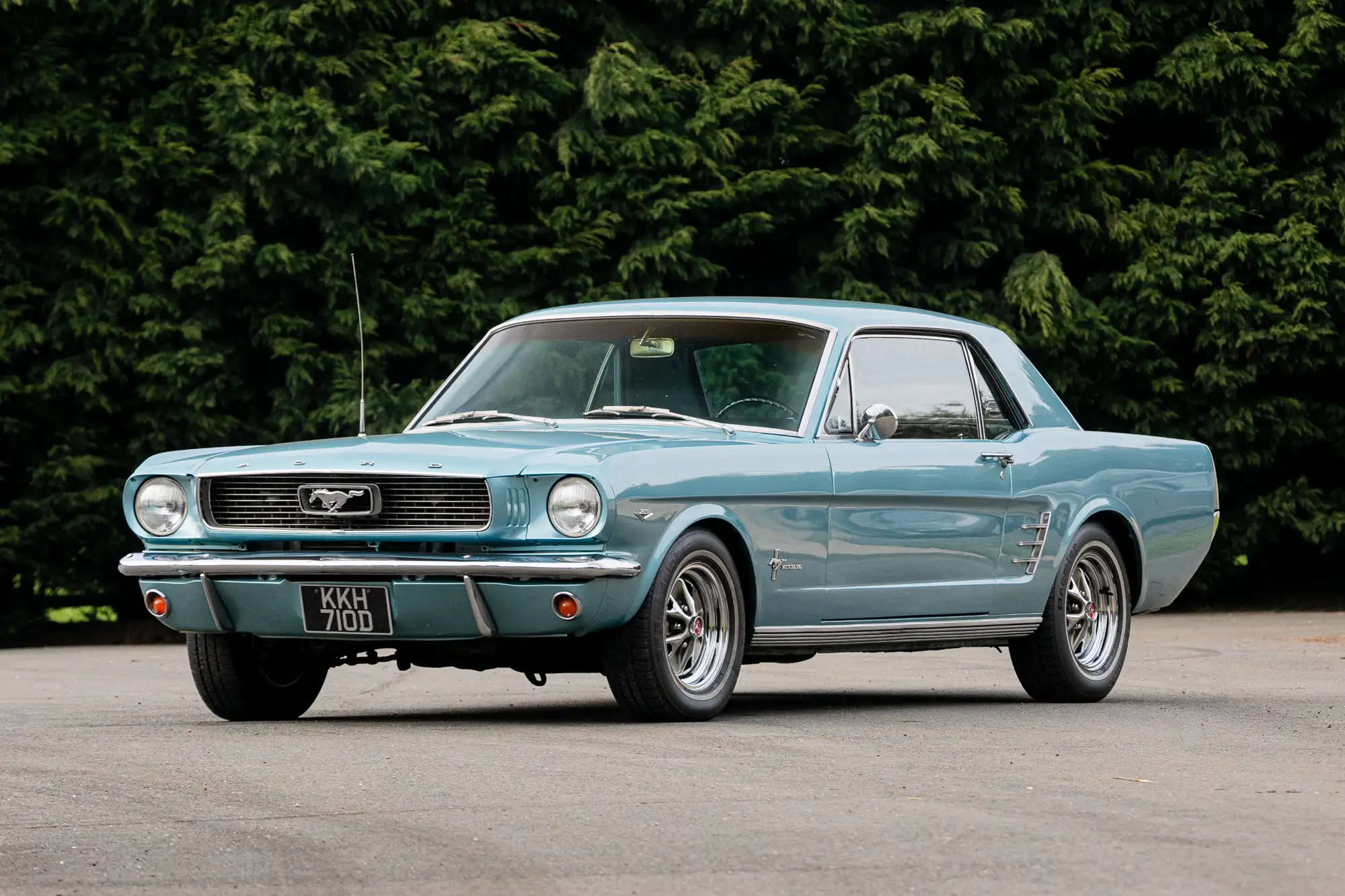 自動車 1966 Ford Mustang Hardtop 1/25 AMT 1966 Ford Mustang Hardtop 1:25 Scale Plastic Model Car