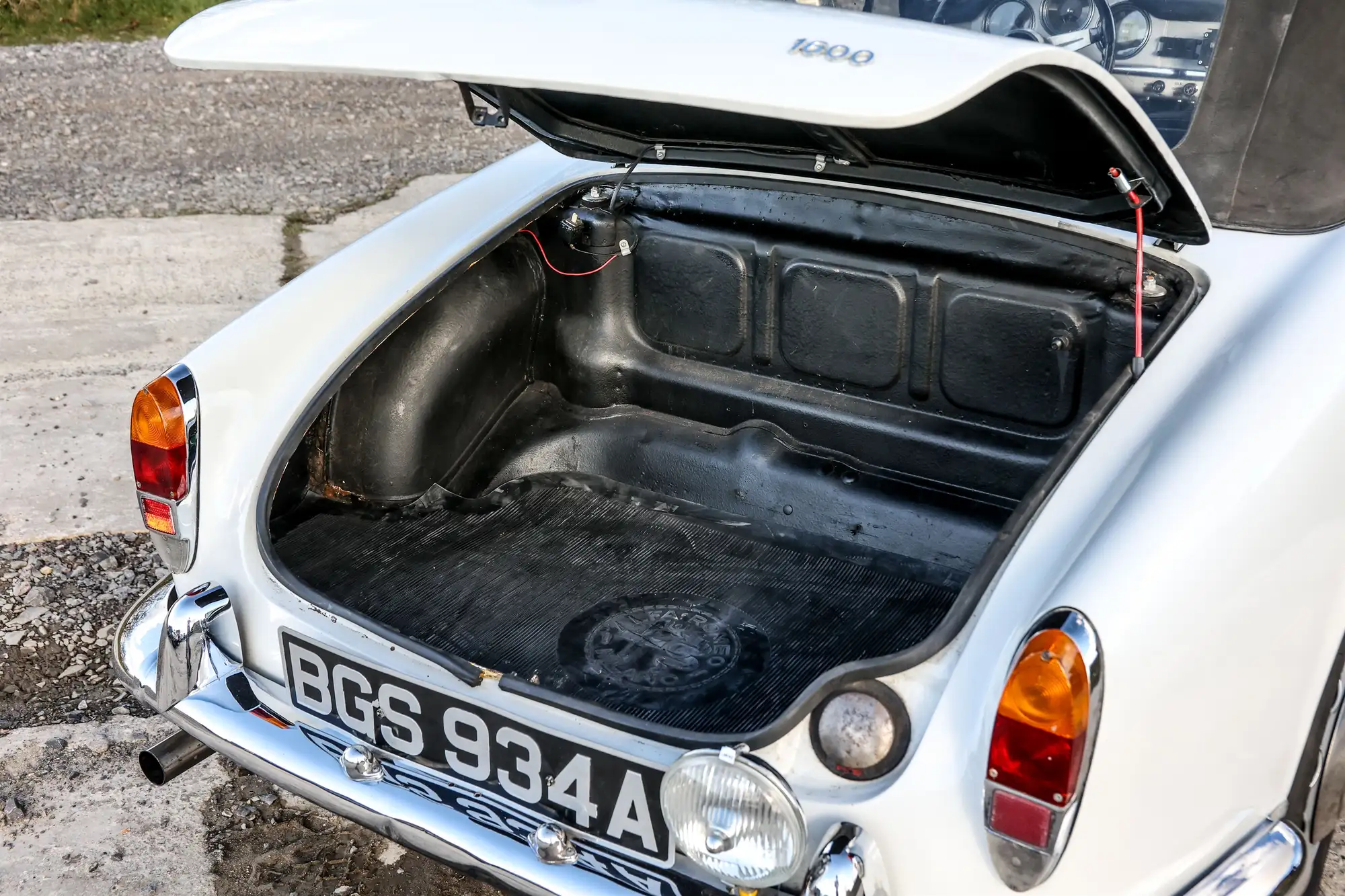 1963 Alfa Romeo Giulia Spider 1600 (Tipo 101.23)-Sold