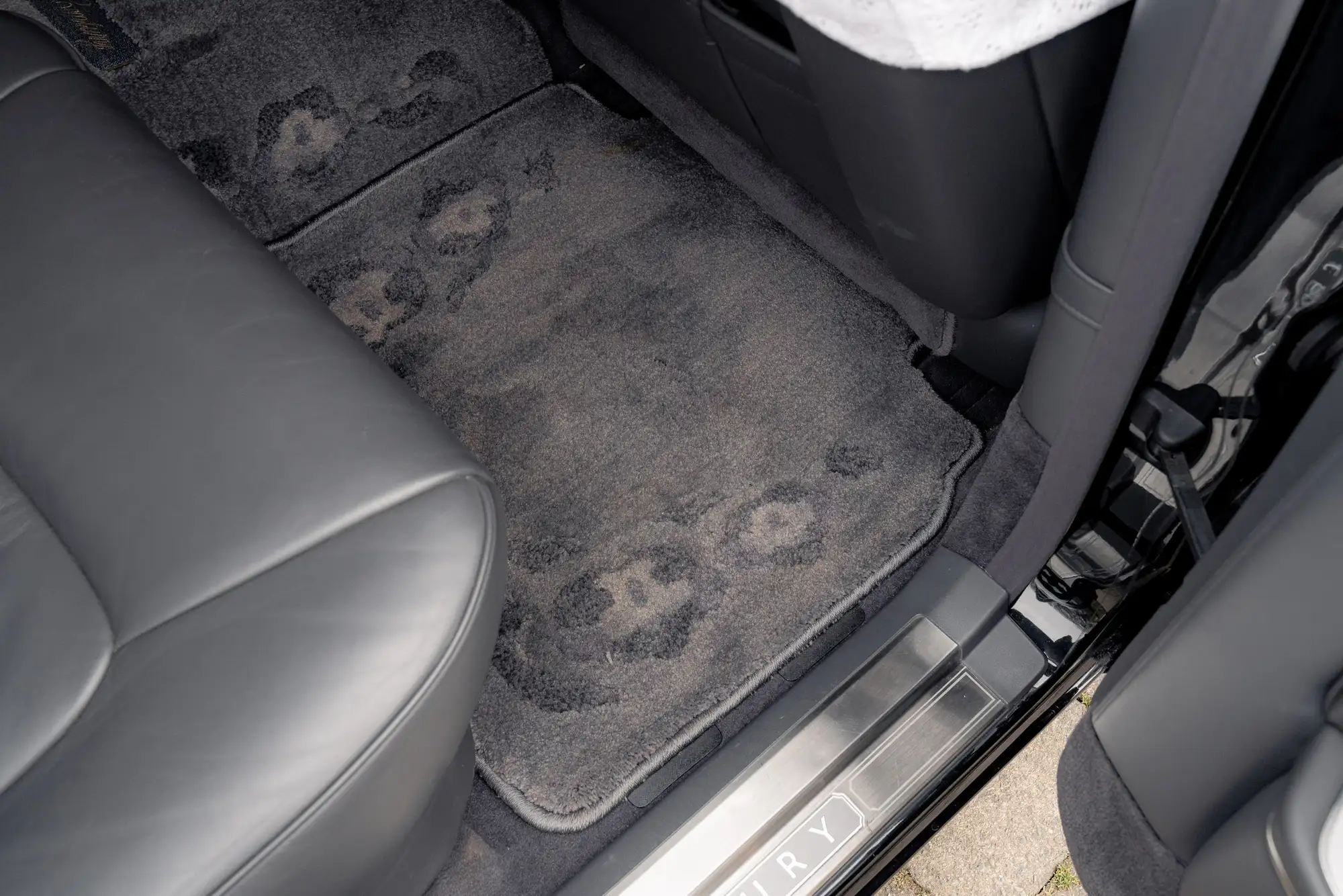 2001 Toyota Century V12-Sold