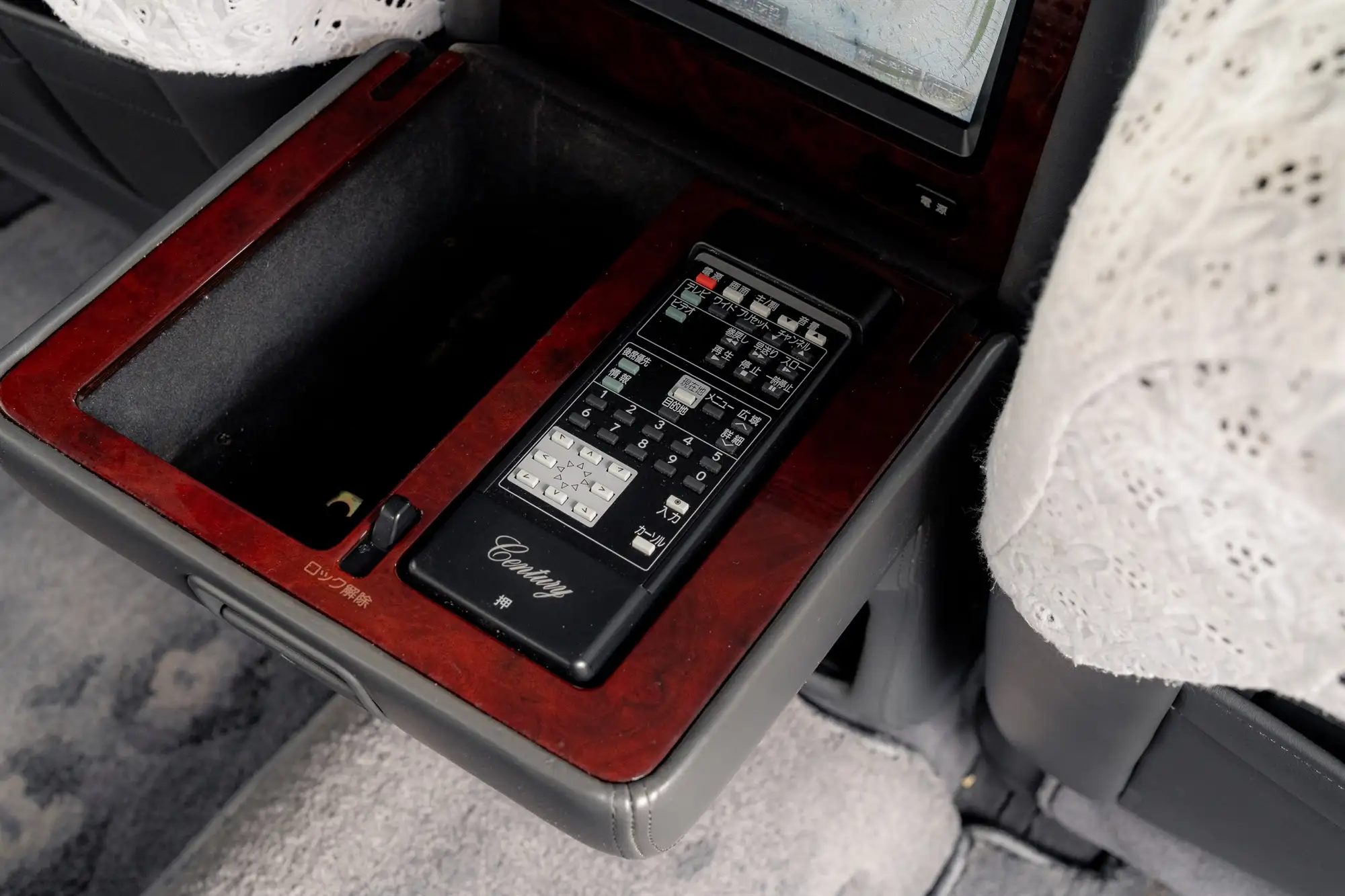 2001 Toyota Century V12-Sold