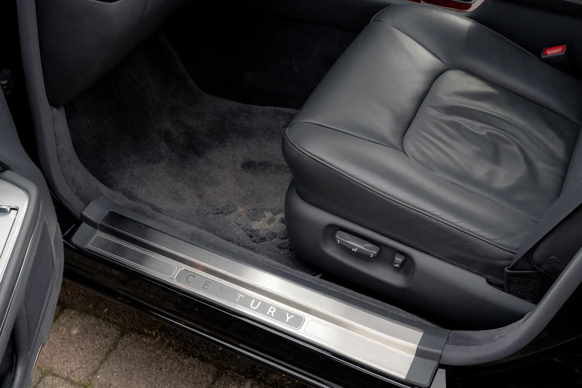 2001 Toyota Century V12-Sold