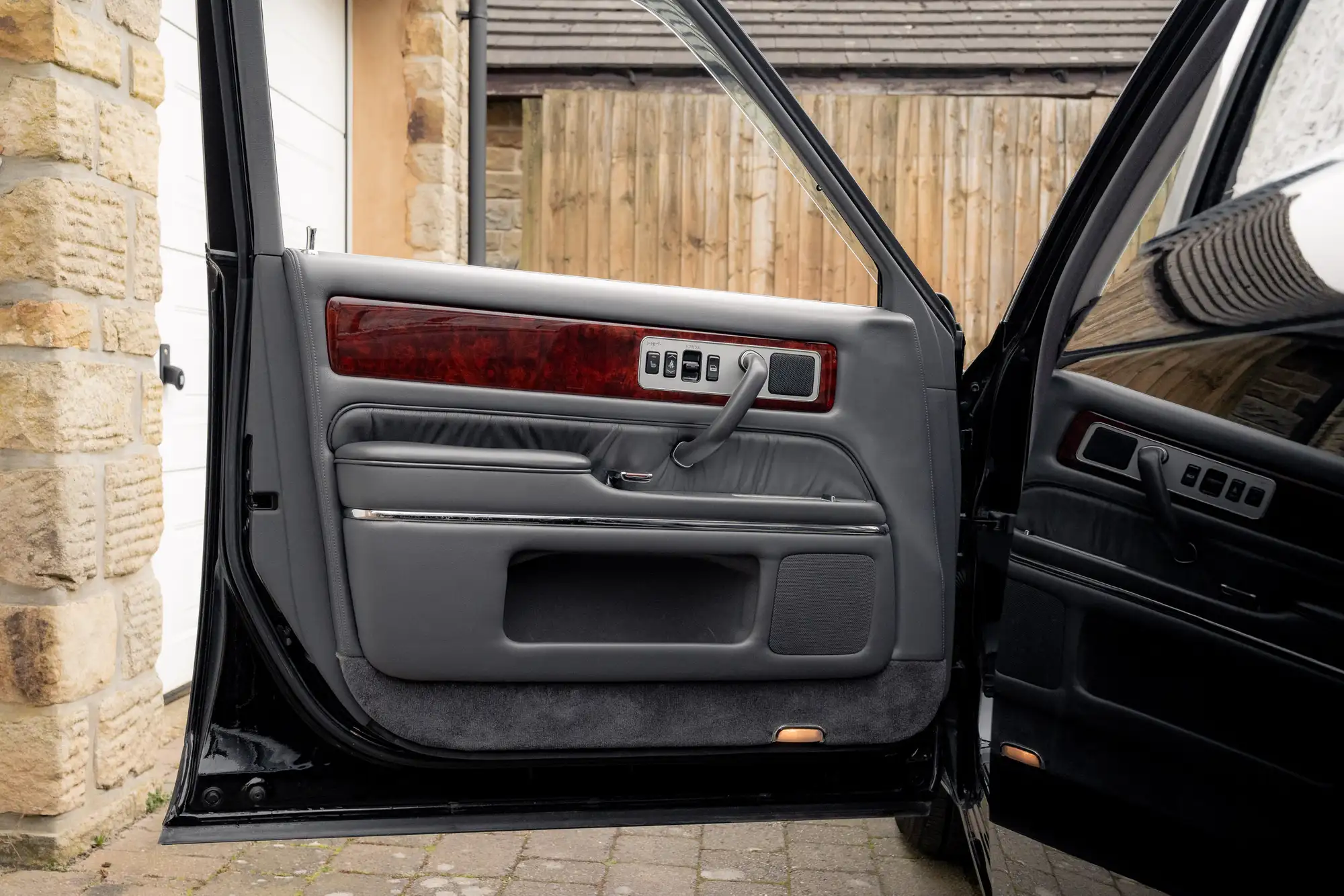 2001 Toyota Century V12-Sold