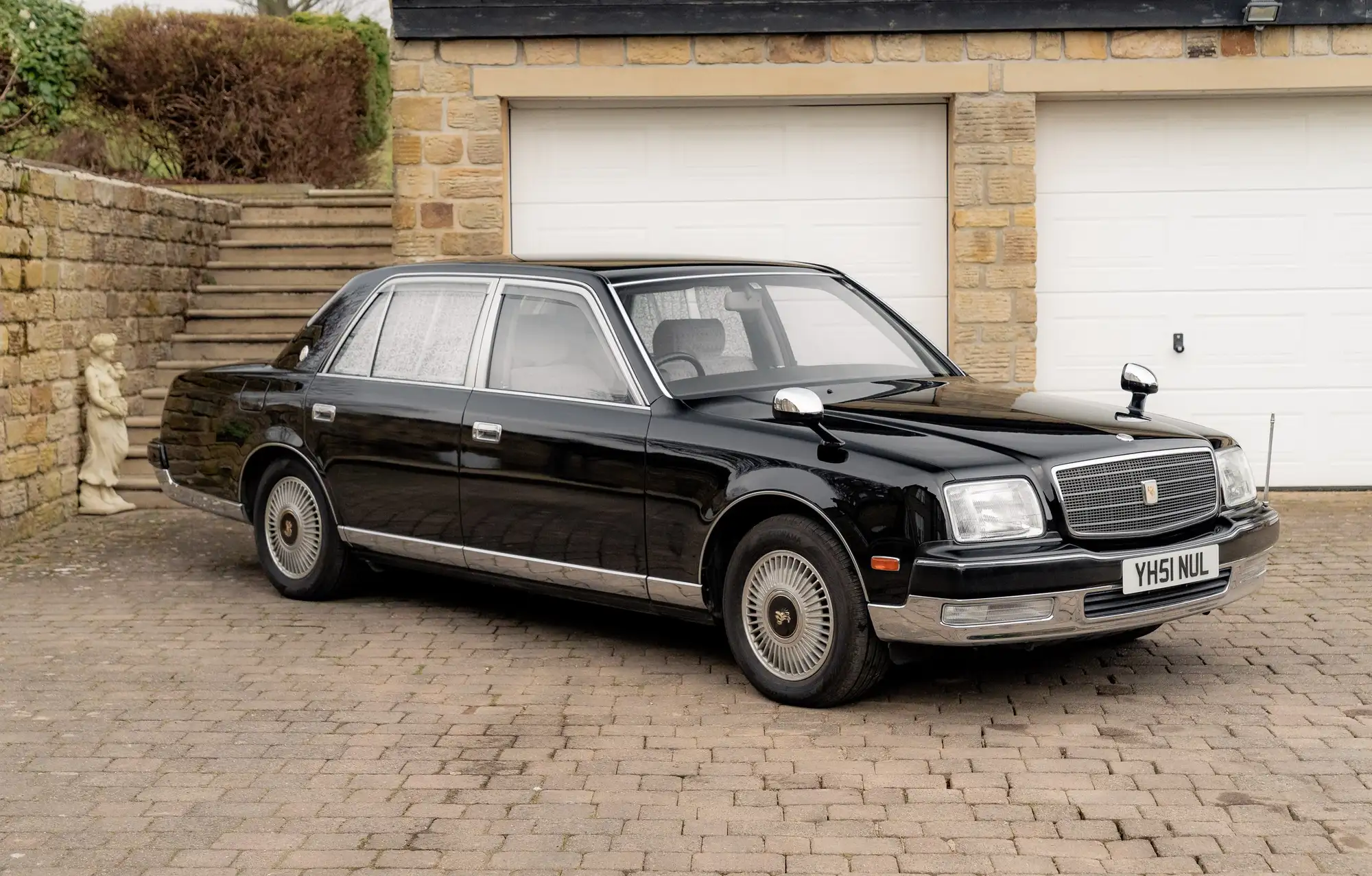 2001 Toyota Century V12-Sold