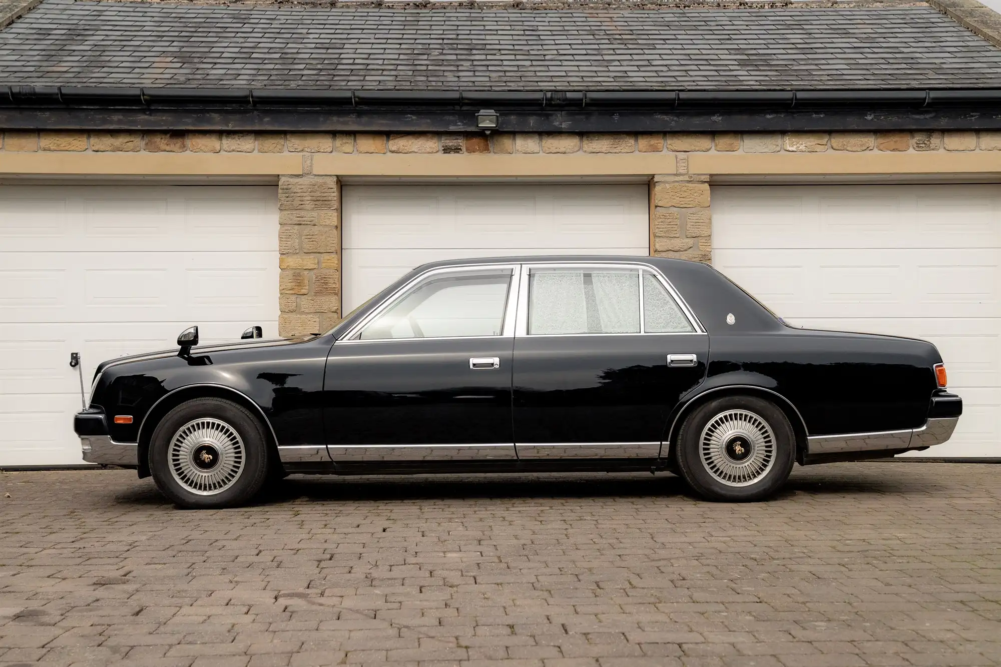 2001 Toyota Century V12-Sold