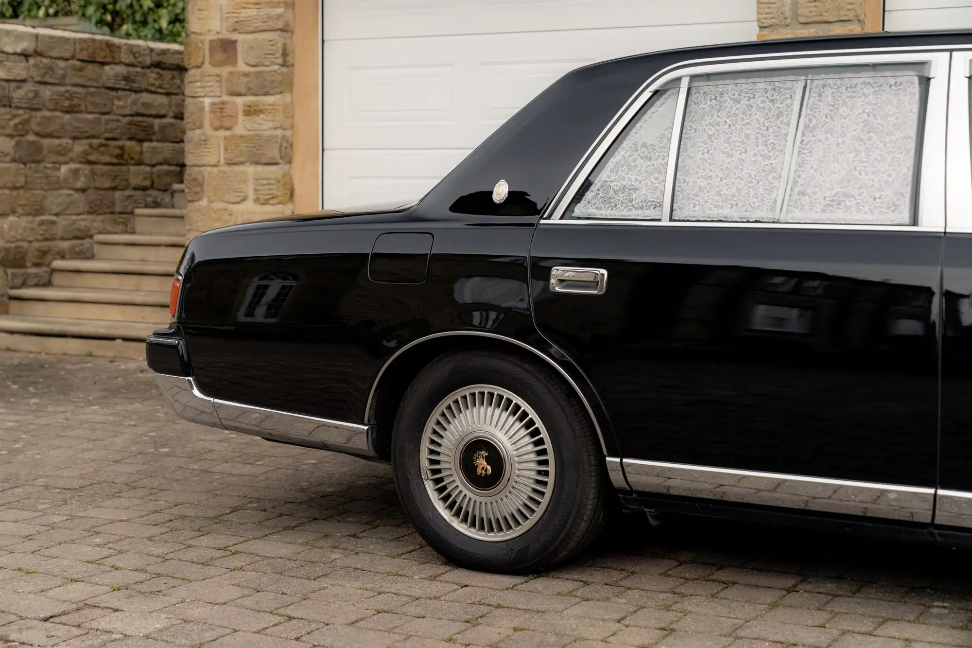 2001 Toyota Century V12-Sold