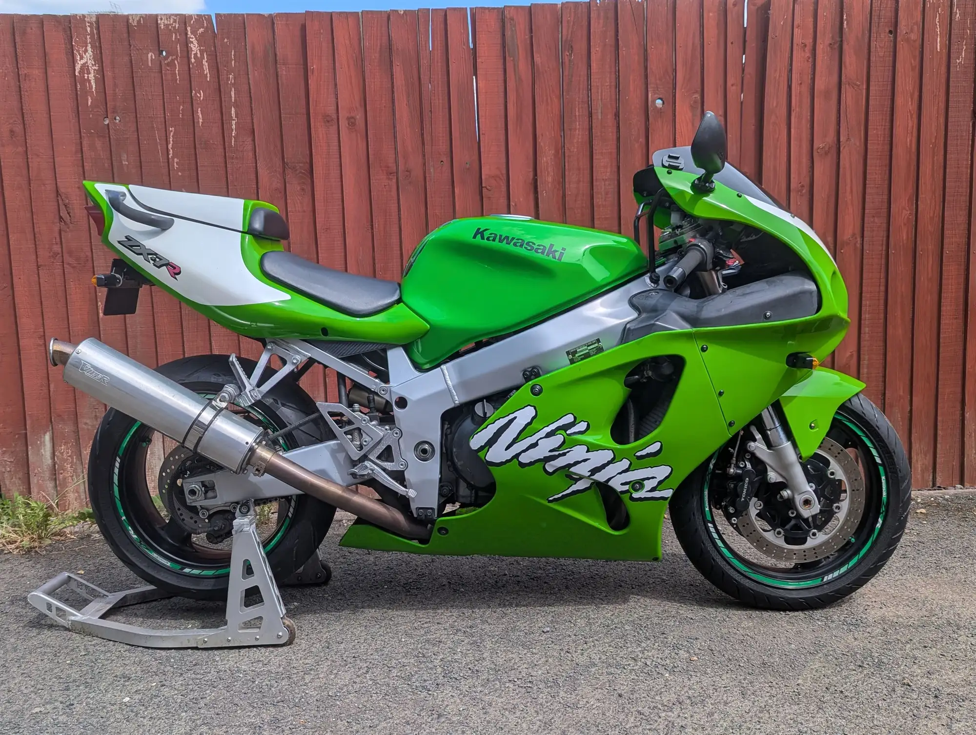 1998 Kawasaki ZX-7R 748cc*-Sold