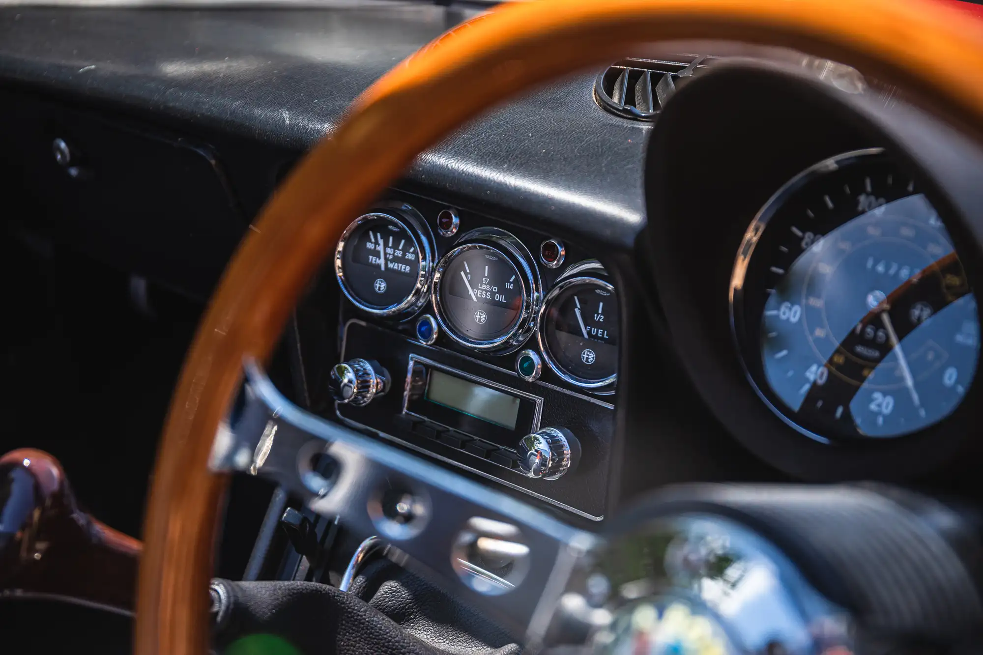 1975 Alfa Romeo 2000 Spider Veloce-Sold