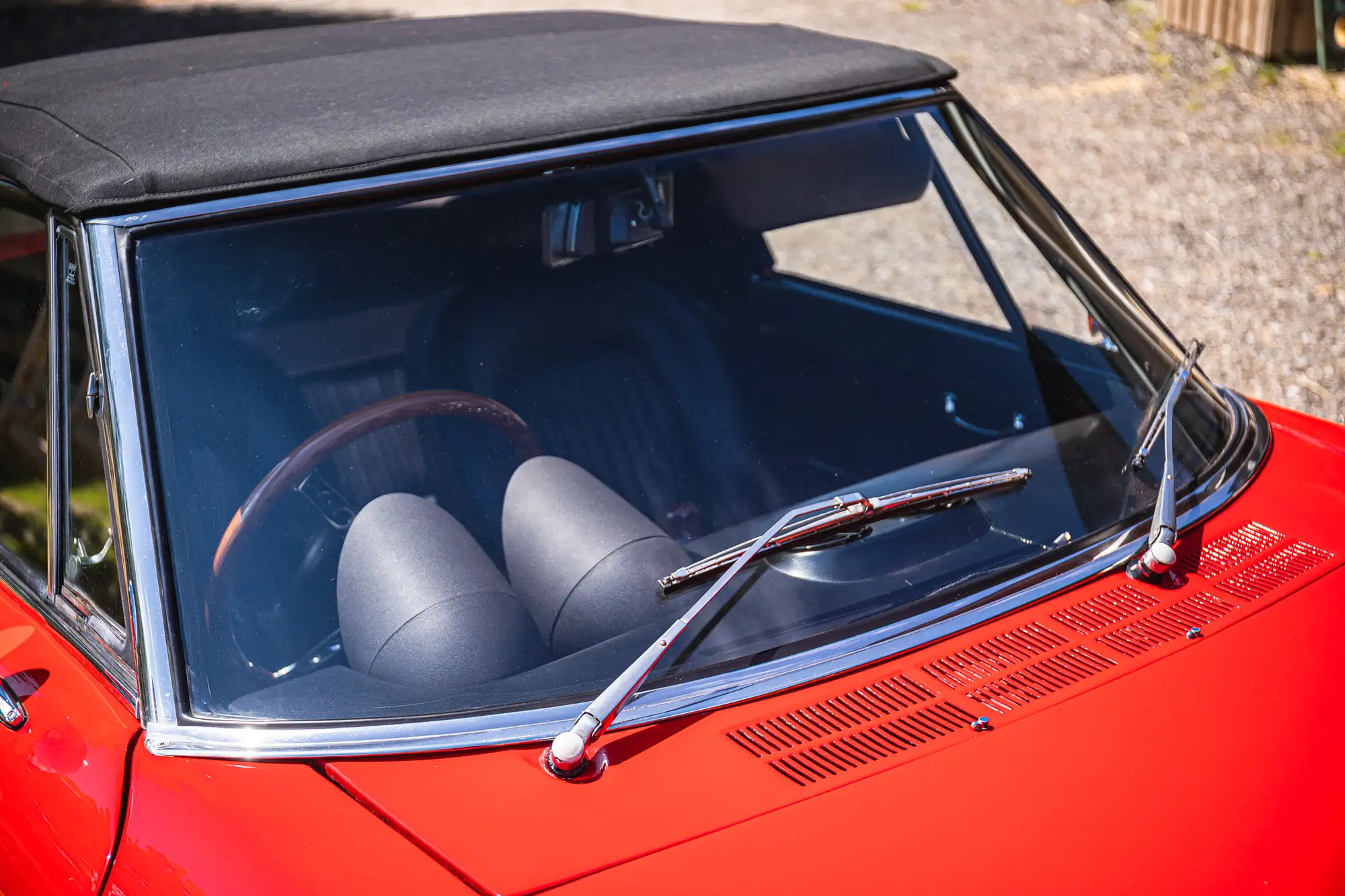 1975 Alfa Romeo 2000 Spider Veloce-Sold