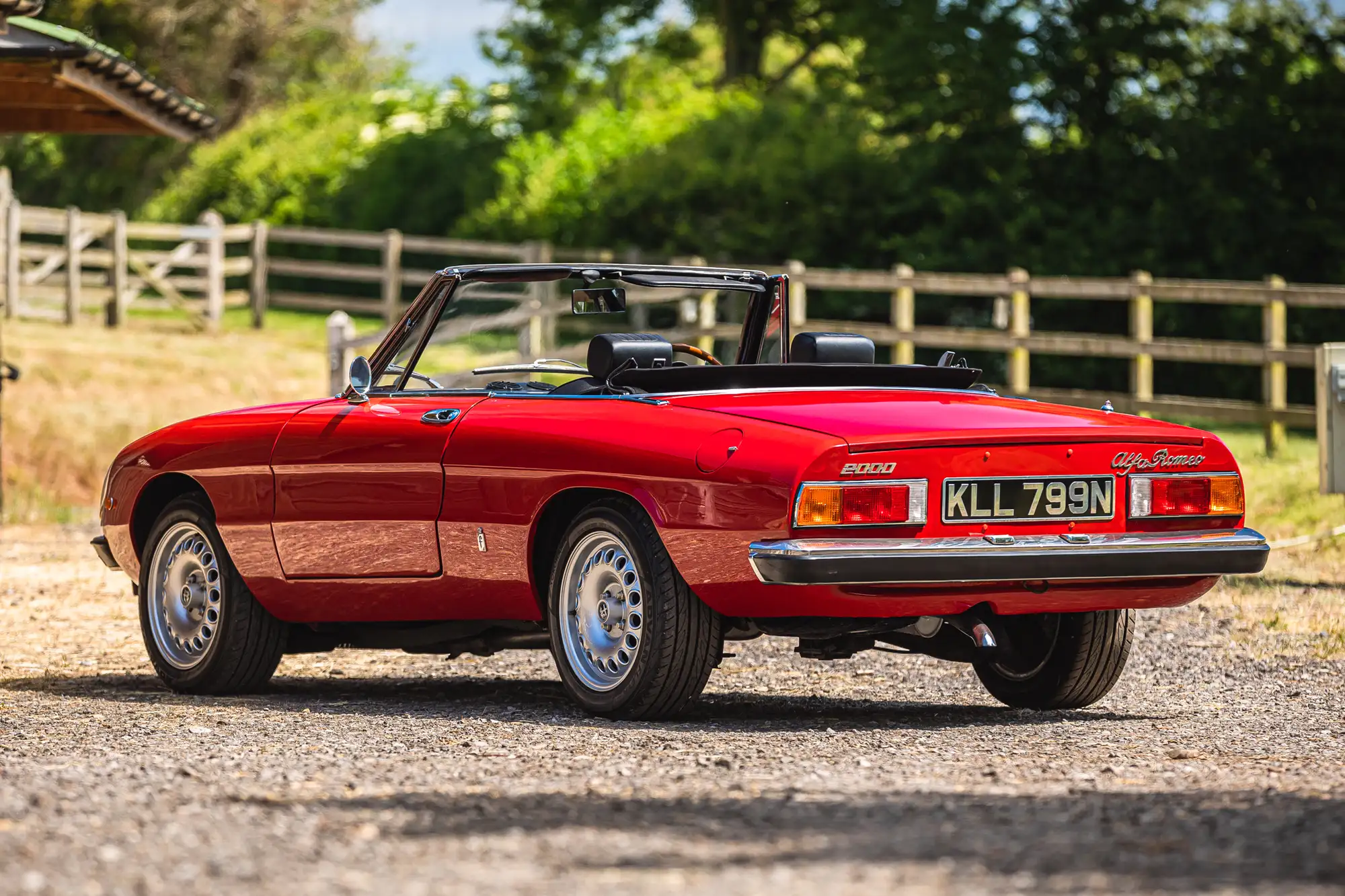 1975 Alfa Romeo 2000 Spider Veloce-Sold