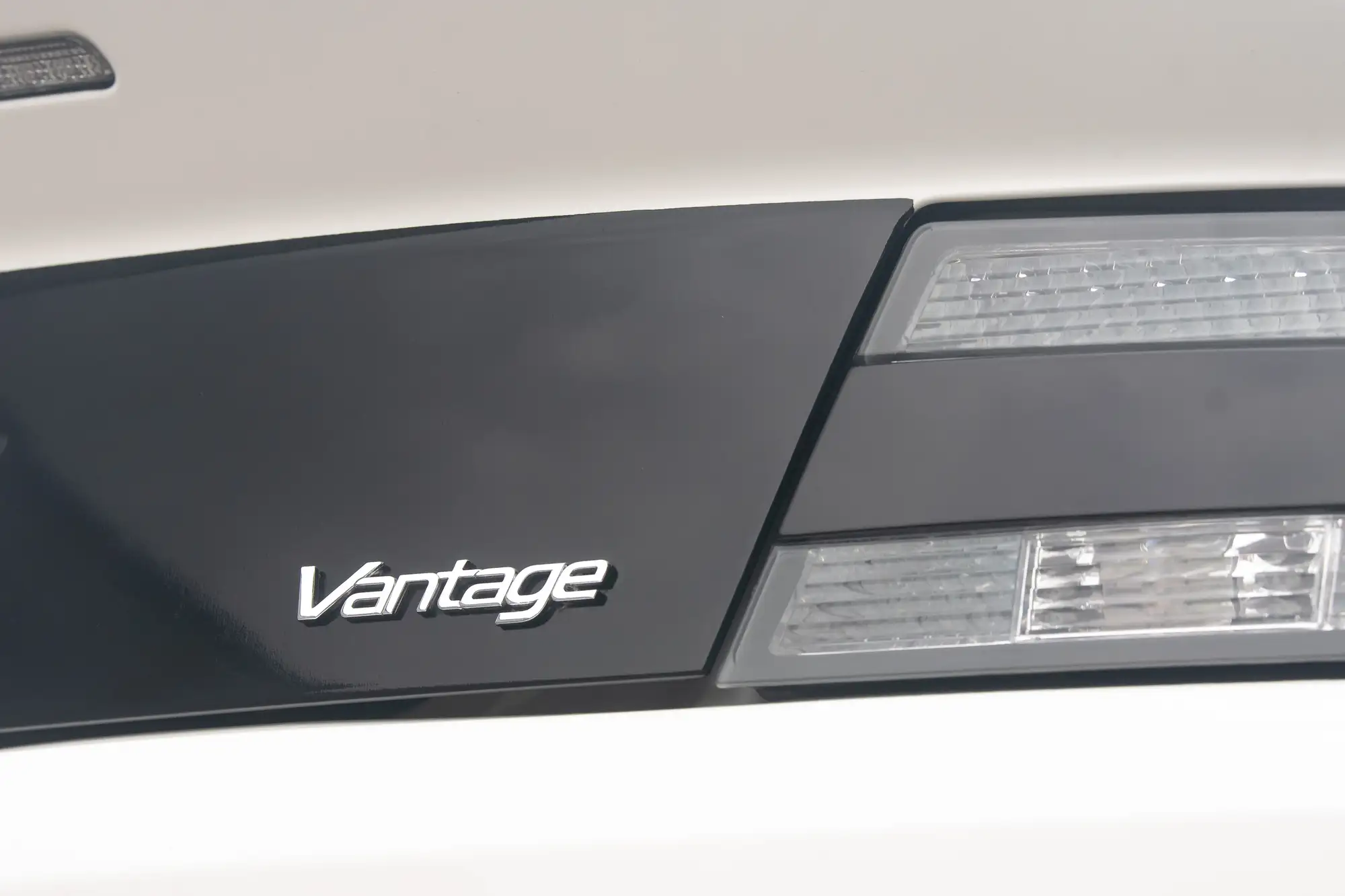 2013 Aston Martin V8 Vantage 4.7 Manual-For Sale