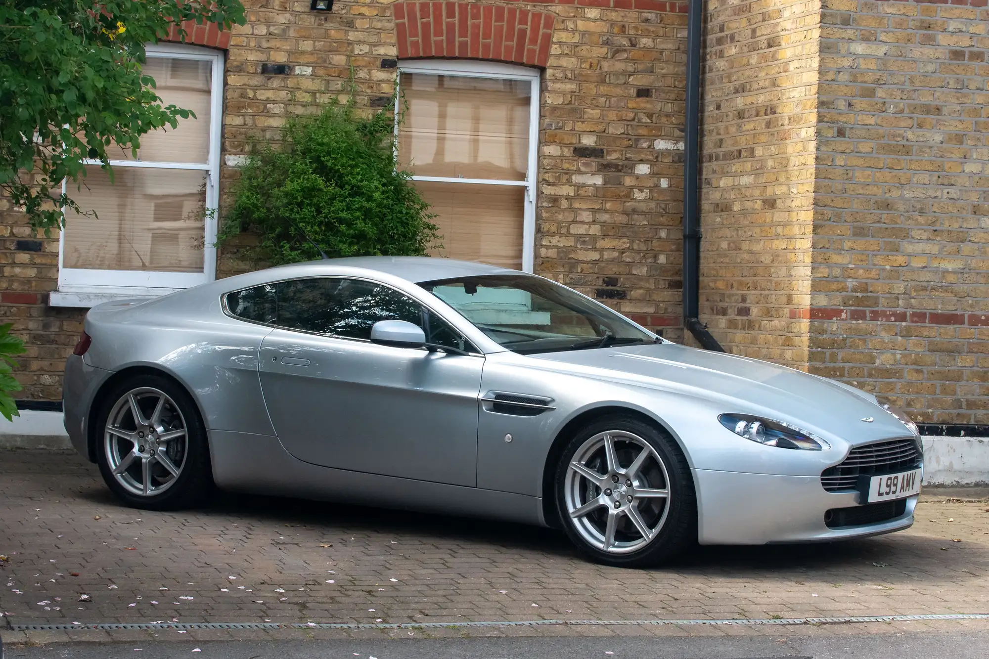2006 Aston Martin V8 Vantage é-Sold