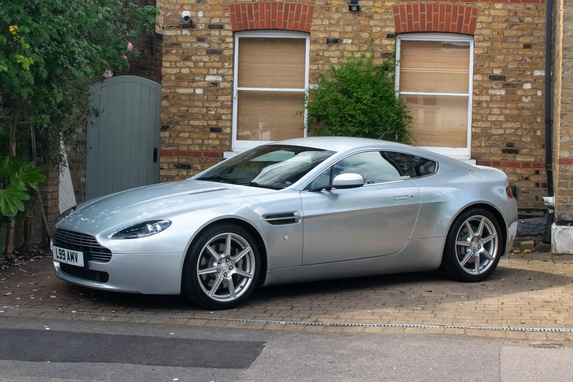 2006 Aston Martin V8 Vantage é-Sold