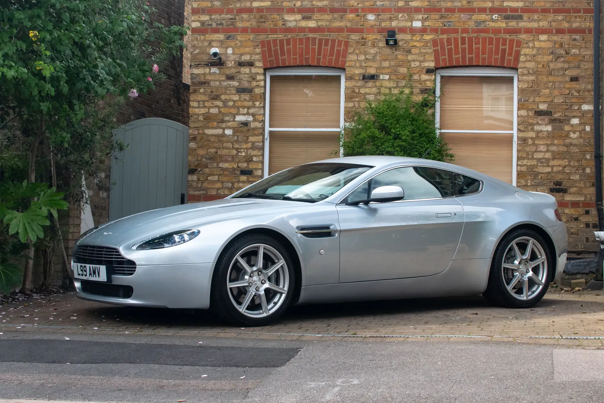 2006 Aston Martin V8 Vantage é-Sold