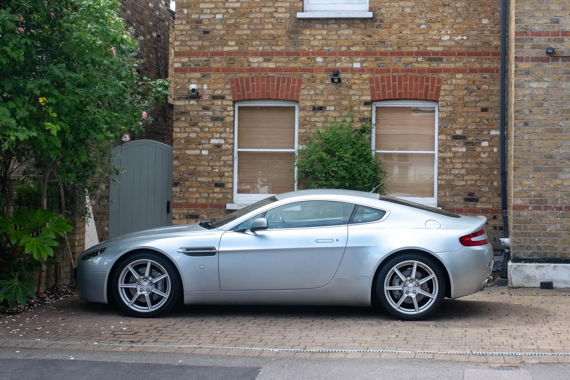 2006 Aston Martin V8 Vantage é-Sold