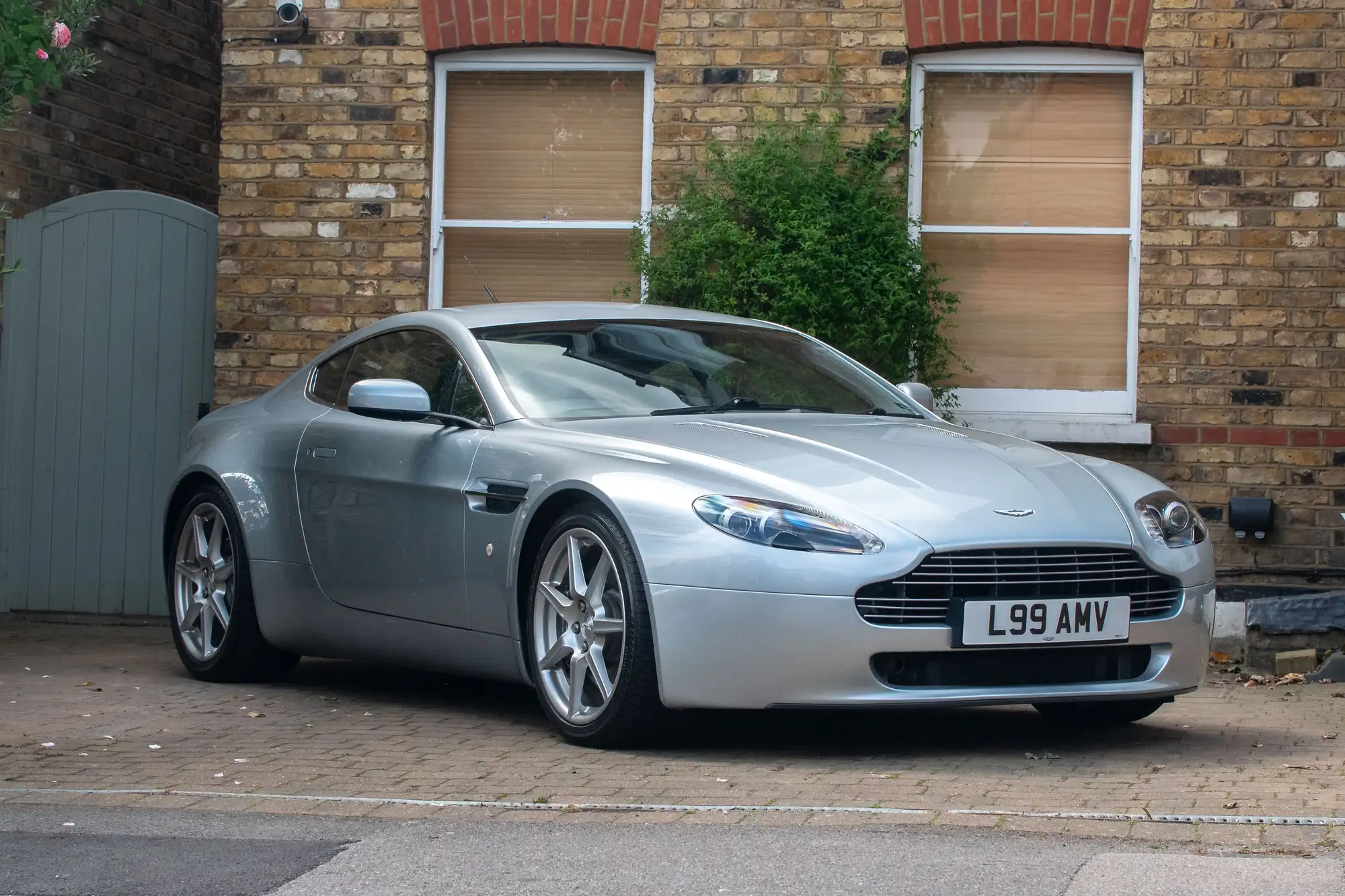 2006 Aston Martin V8 Vantage é-Sold