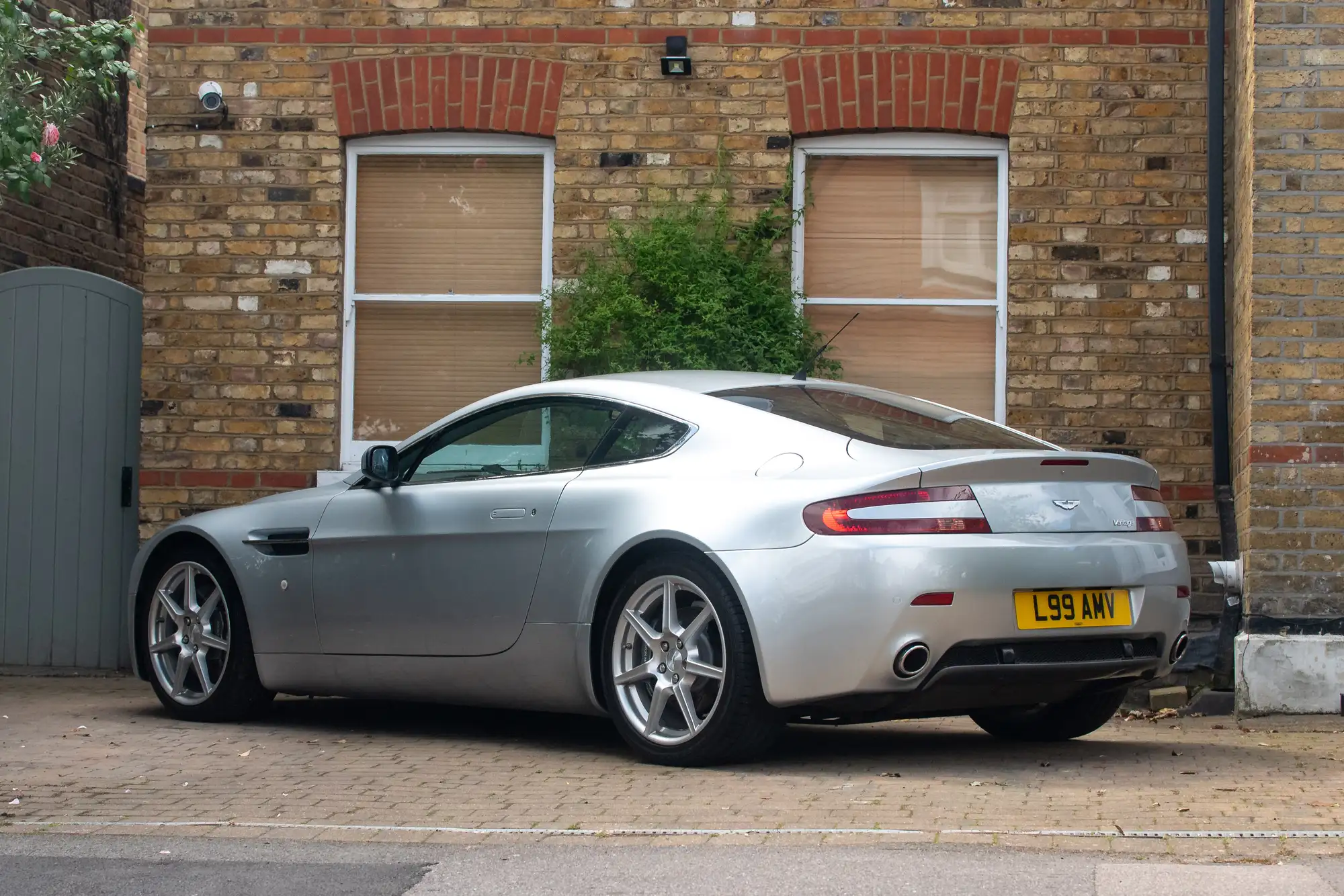 2006 Aston Martin V8 Vantage é-Sold