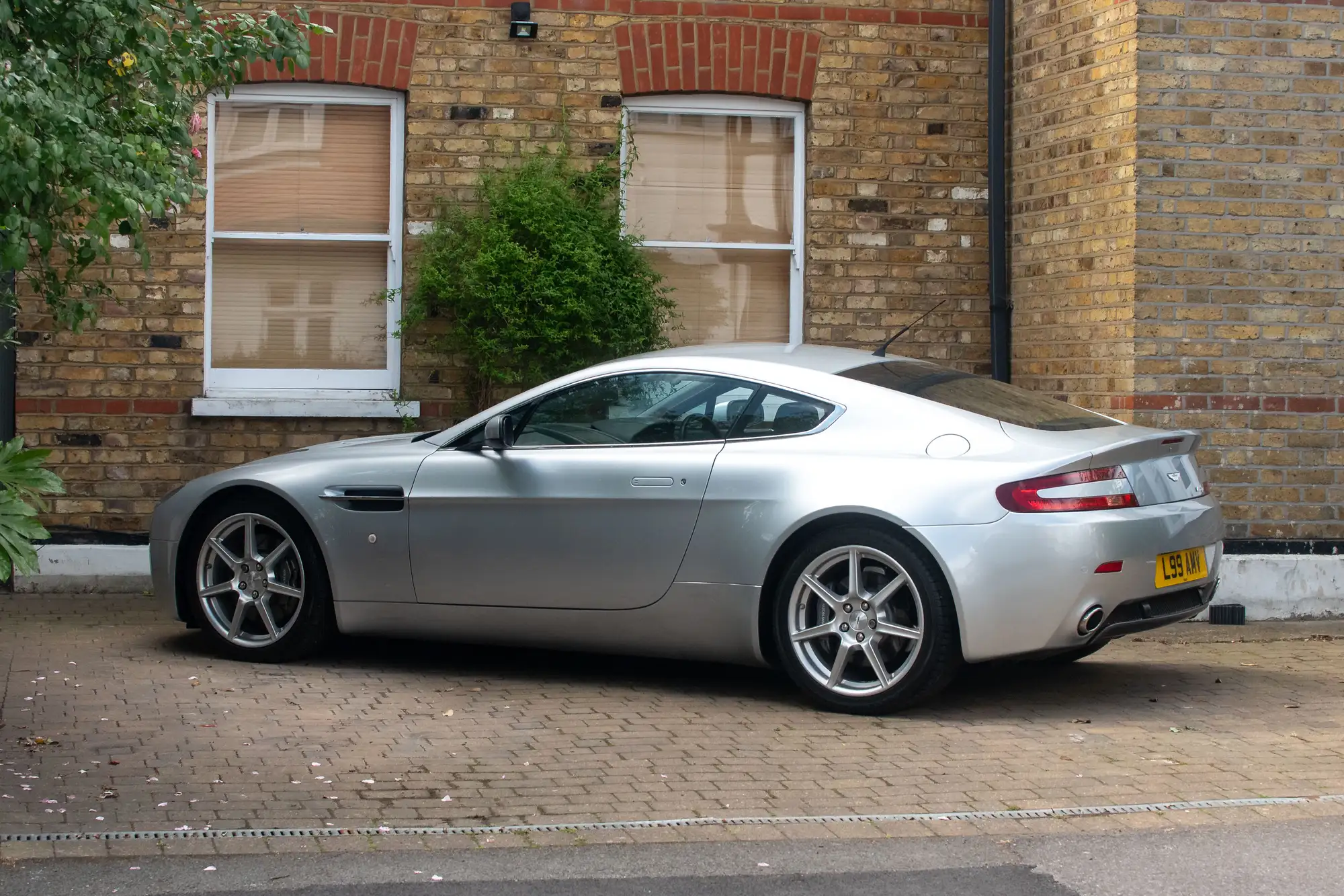 2006 Aston Martin V8 Vantage é-Sold