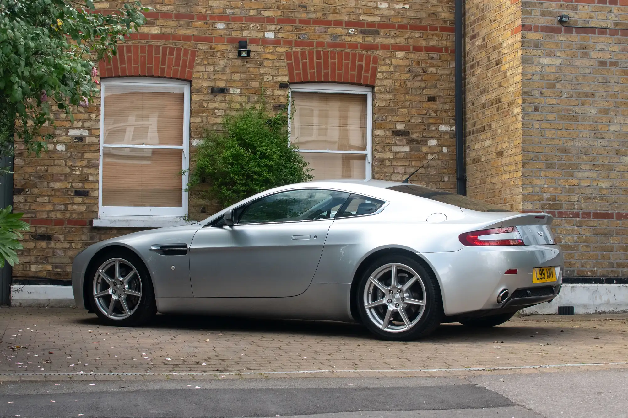 2006 Aston Martin V8 Vantage é-Sold
