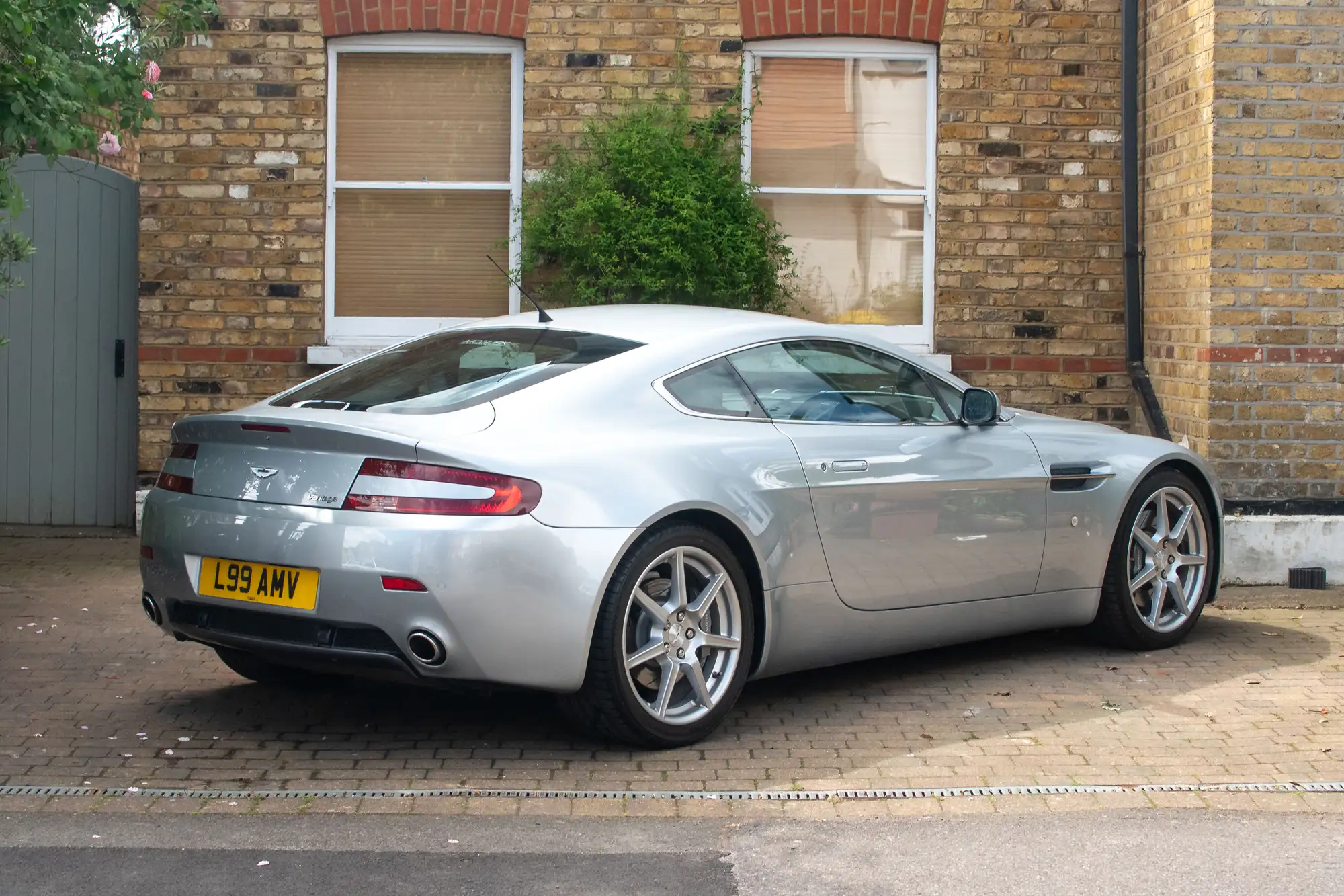 2006 Aston Martin V8 Vantage é-Sold