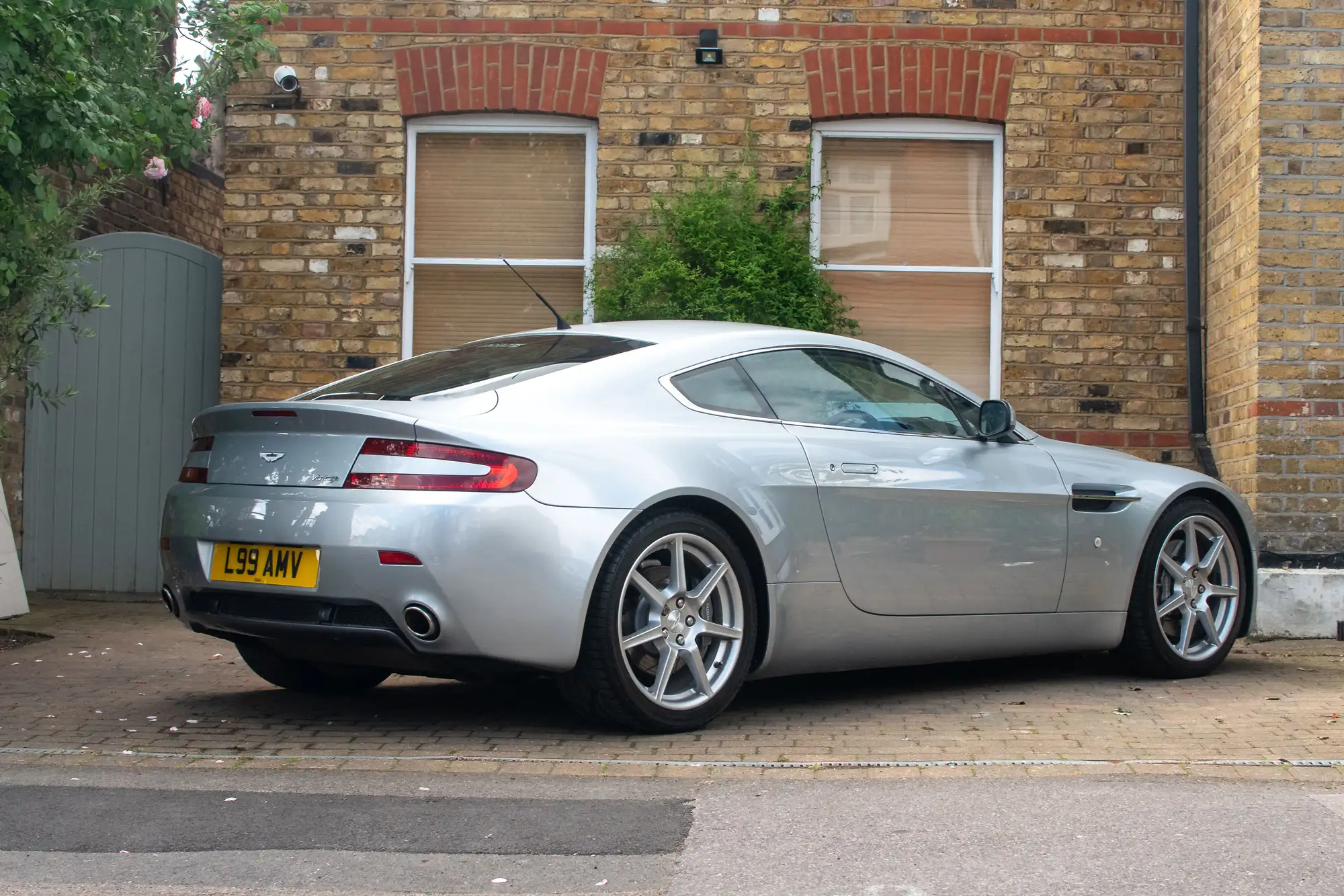 2006 Aston Martin V8 Vantage é-Sold