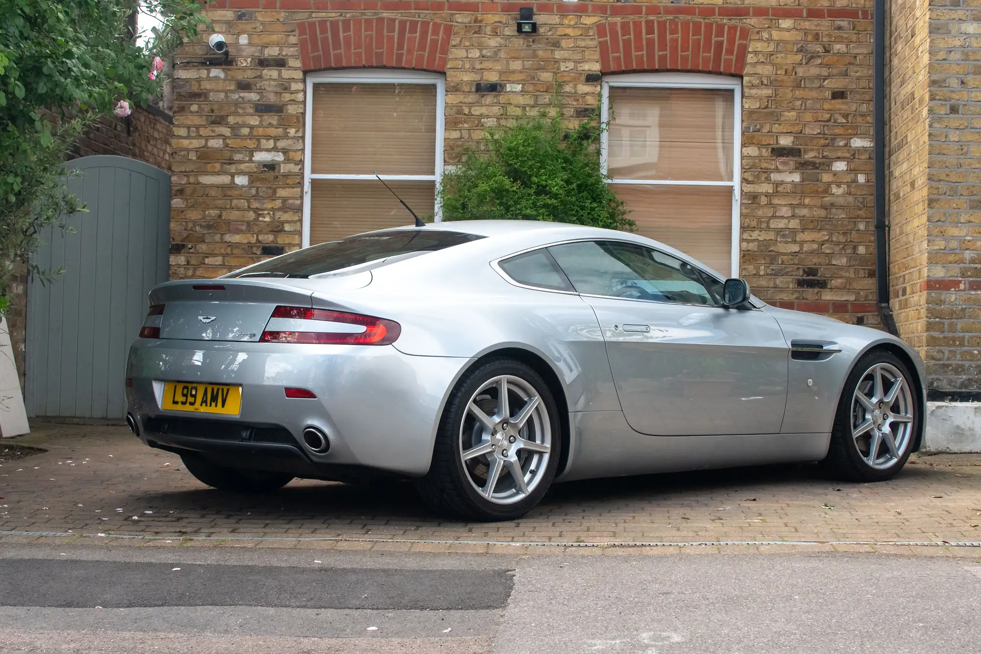 2006 Aston Martin V8 Vantage é-Sold