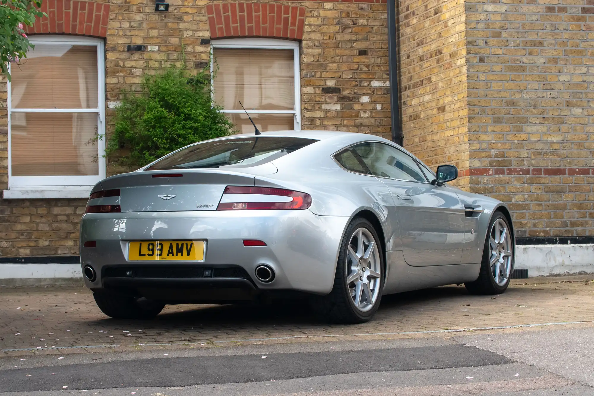 2006 Aston Martin V8 Vantage é-Sold