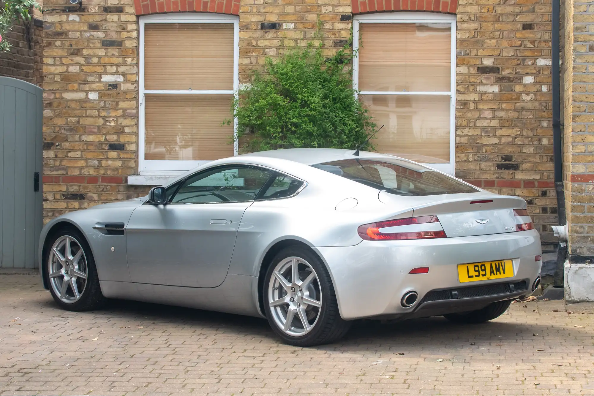 2006 Aston Martin V8 Vantage é-Sold