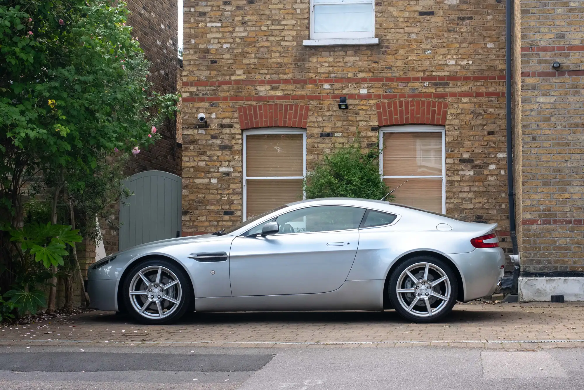 2006 Aston Martin V8 Vantage é-Sold