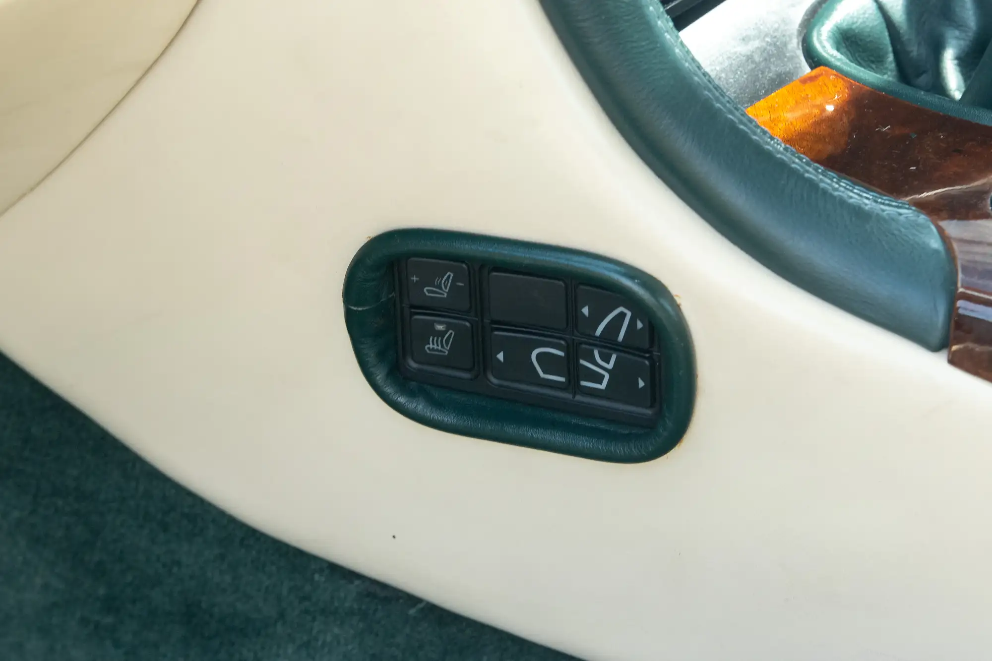 1995 Aston Martin DB7 - Manual-Sold