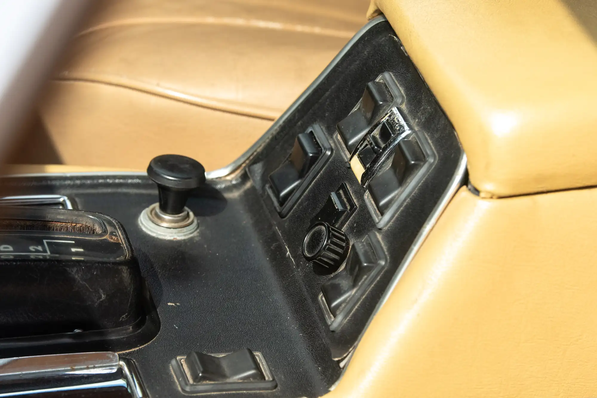 1977 Jaguar XJ6 LWB 4.2-Sold