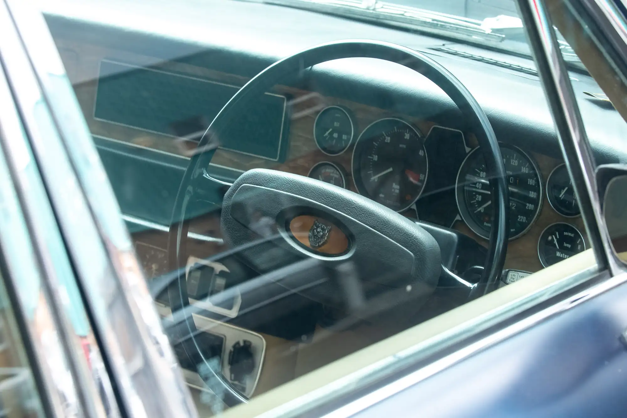 1977 Jaguar XJ6 LWB 4.2-Sold
