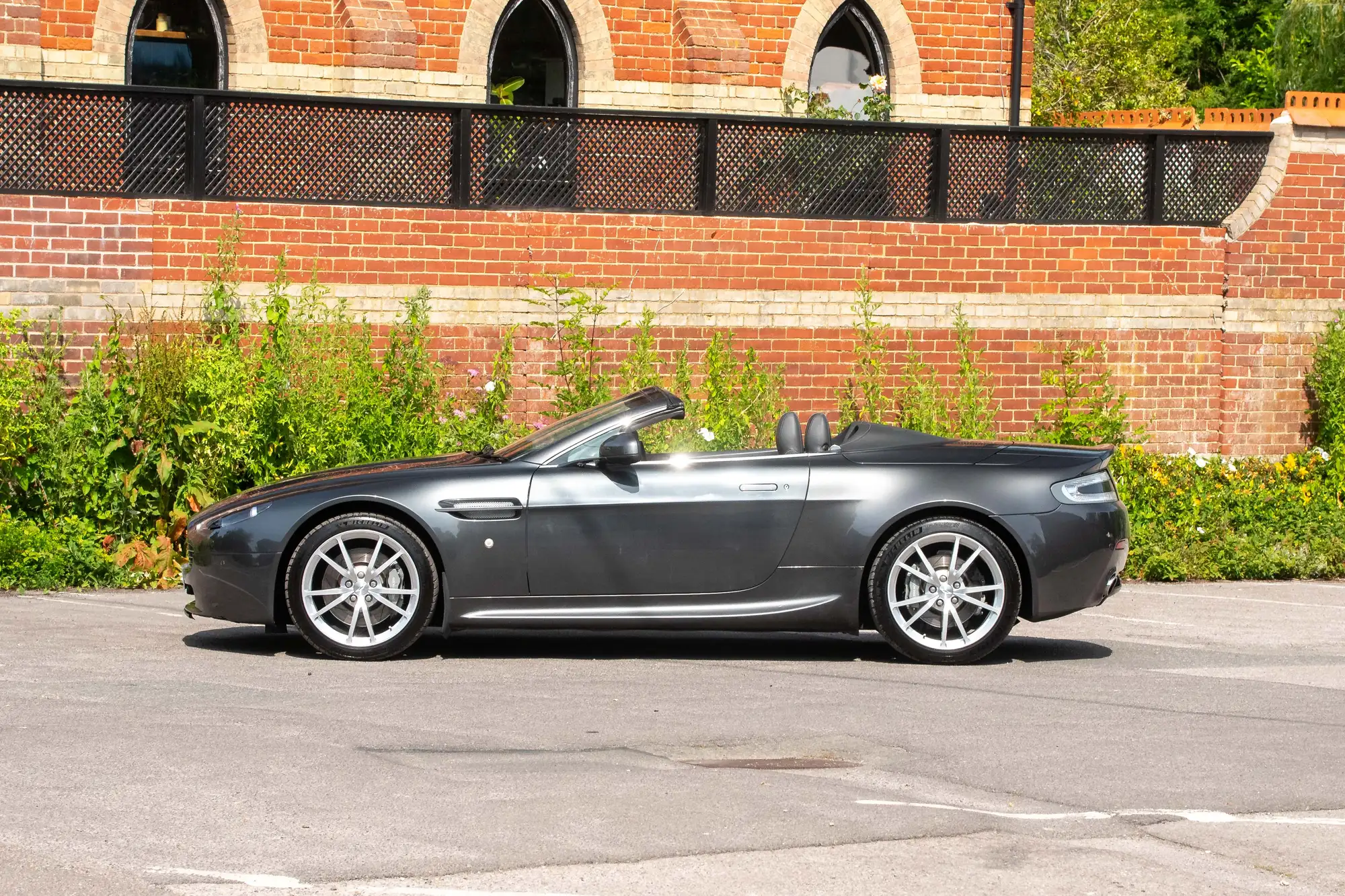 2010 Aston Martin V8 Vantage Roadster-For Sale