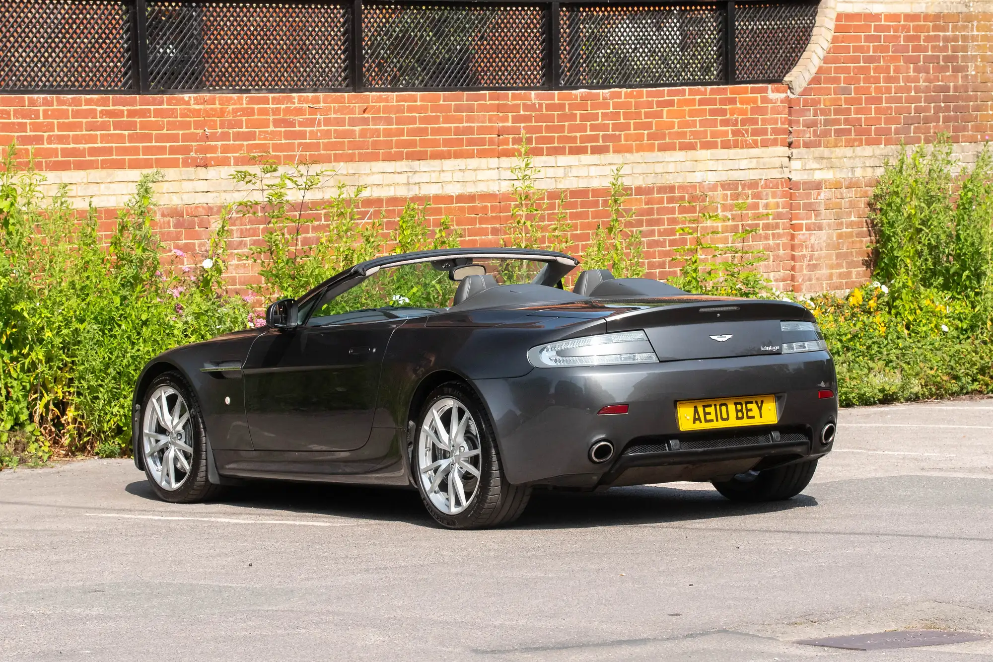 2010 Aston Martin V8 Vantage Roadster-For Sale