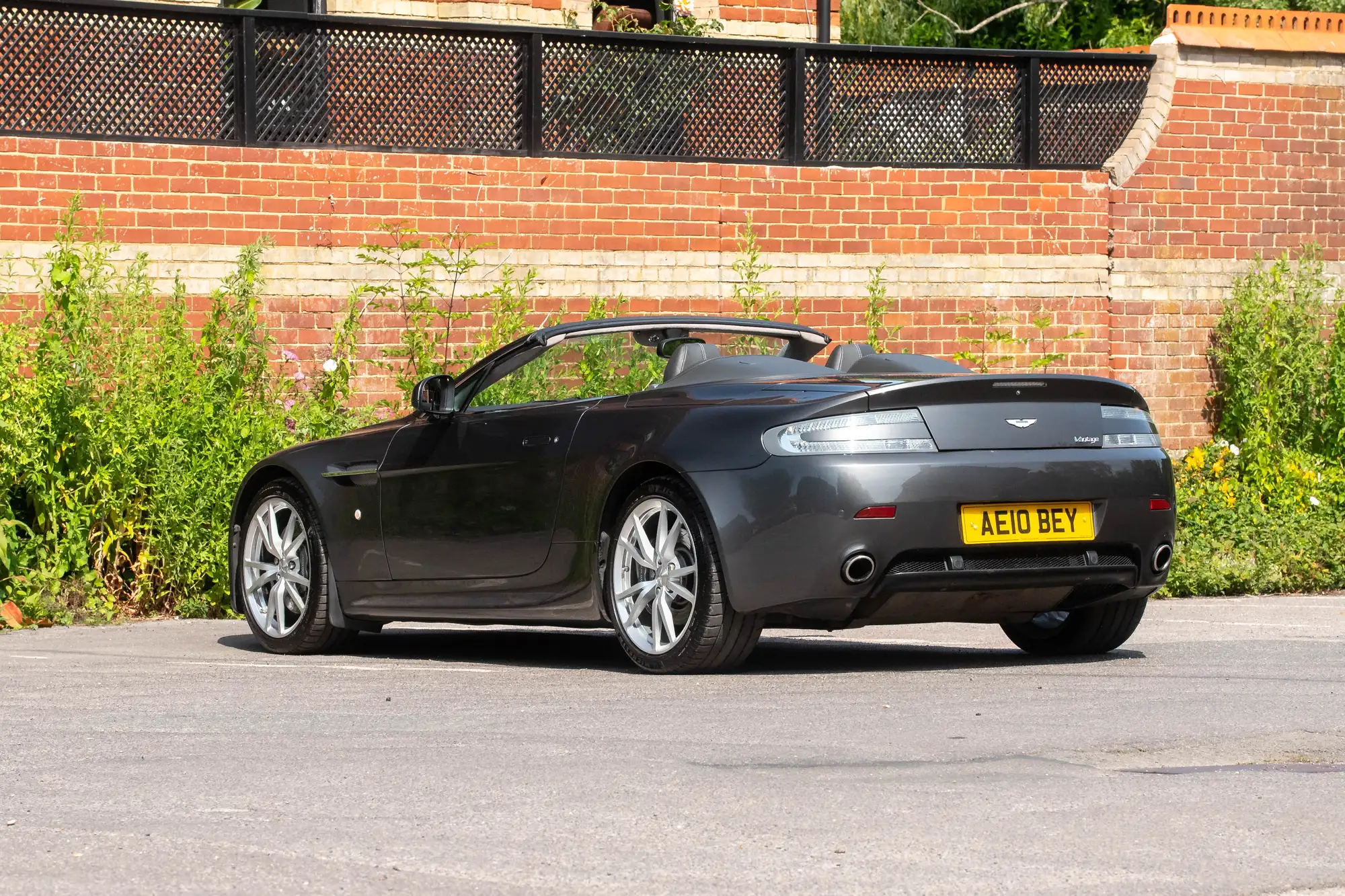 2010 Aston Martin V8 Vantage Roadster-For Sale