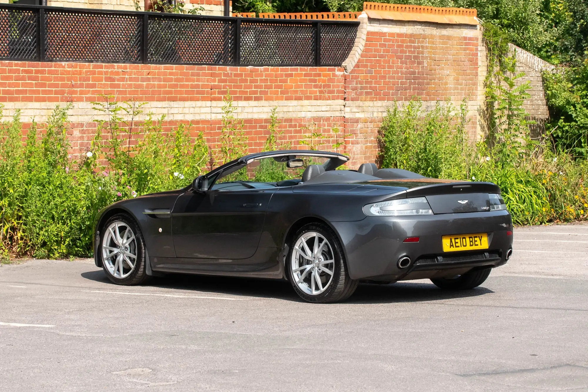 2010 Aston Martin V8 Vantage Roadster-For Sale