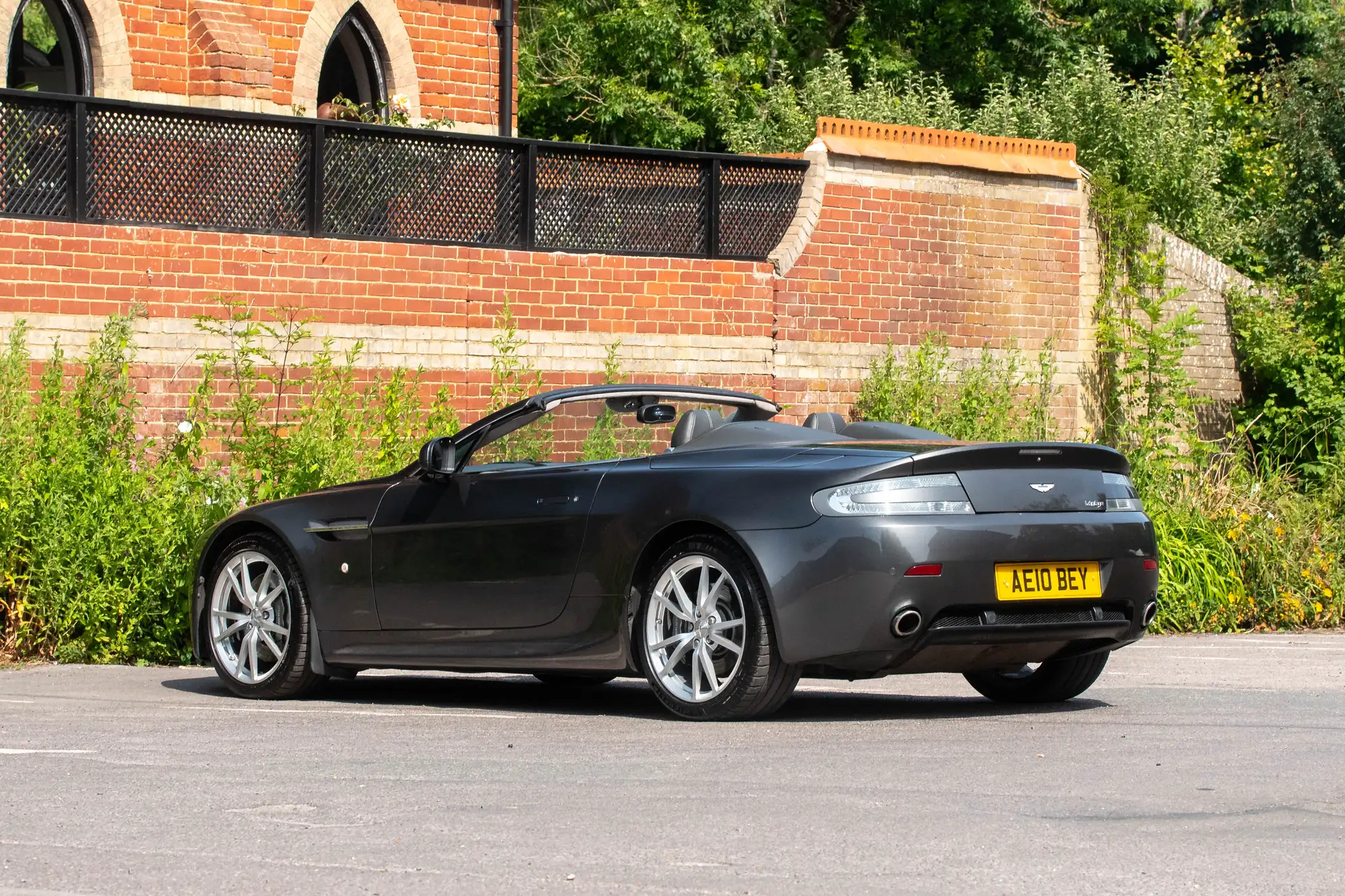 2010 Aston Martin V8 Vantage Roadster-For Sale