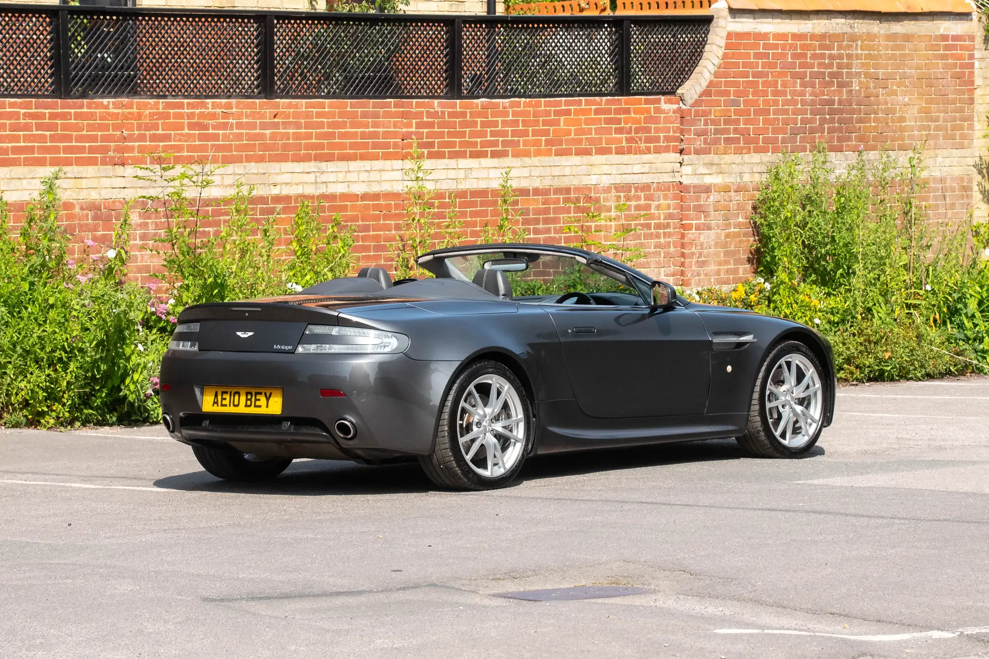 2010 Aston Martin V8 Vantage Roadster-For Sale